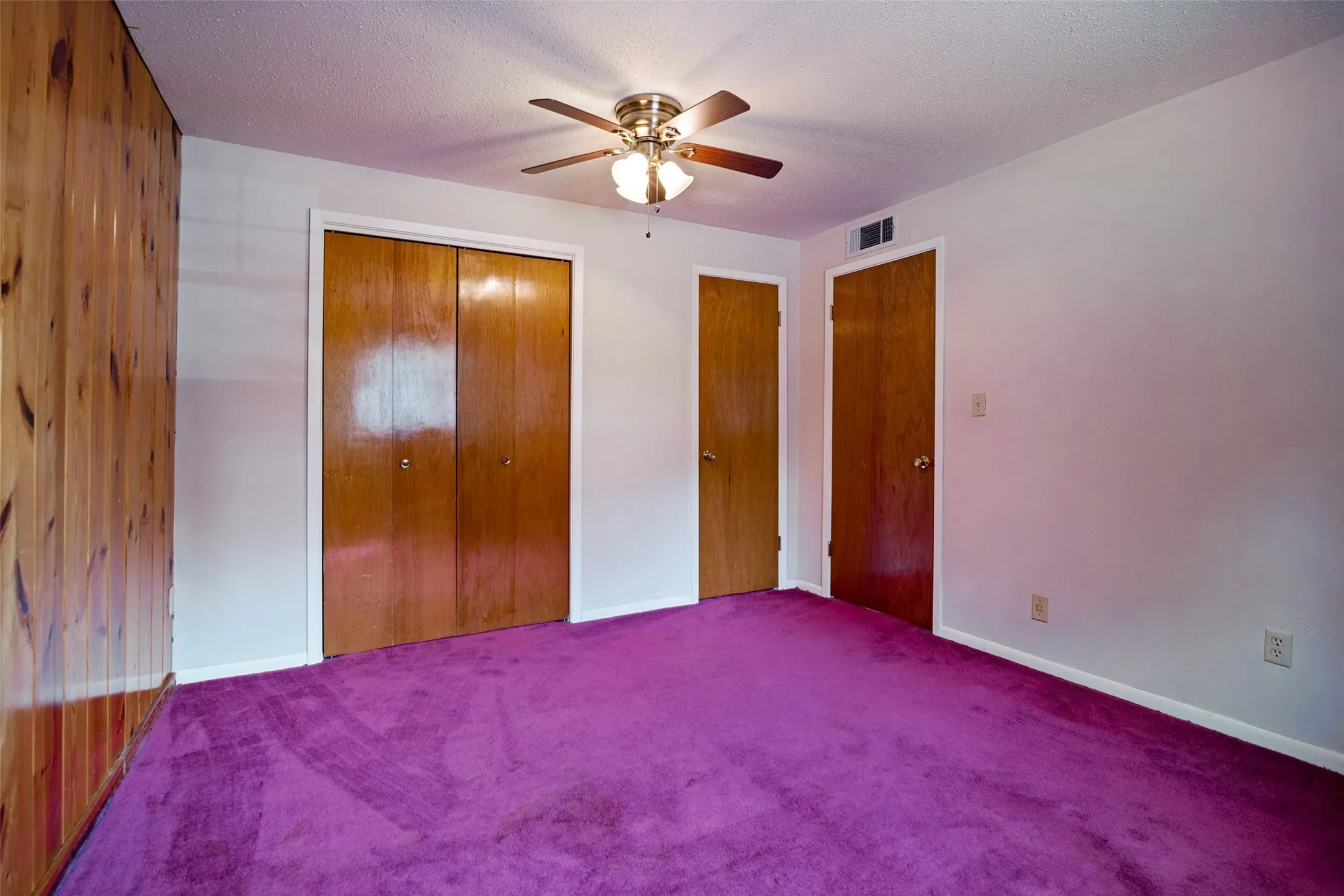 Single Family Residence For Sale in Red River (TX) County , 401 N Main Street, Bogata, Texas 75417, 3 Bedroom, 3 Bathroom, 2 Garage spaces, 2,288 Sqft, built in 1952, mls#21301367, Real Estate Agent in Bogata, Homes For Sale in Red River (TX) county, Homes For Sale in Bogata, Realtor in Bogata Texas, Real Estate Brokerage Independent Realty Texas, Luminita Cordes Realtor