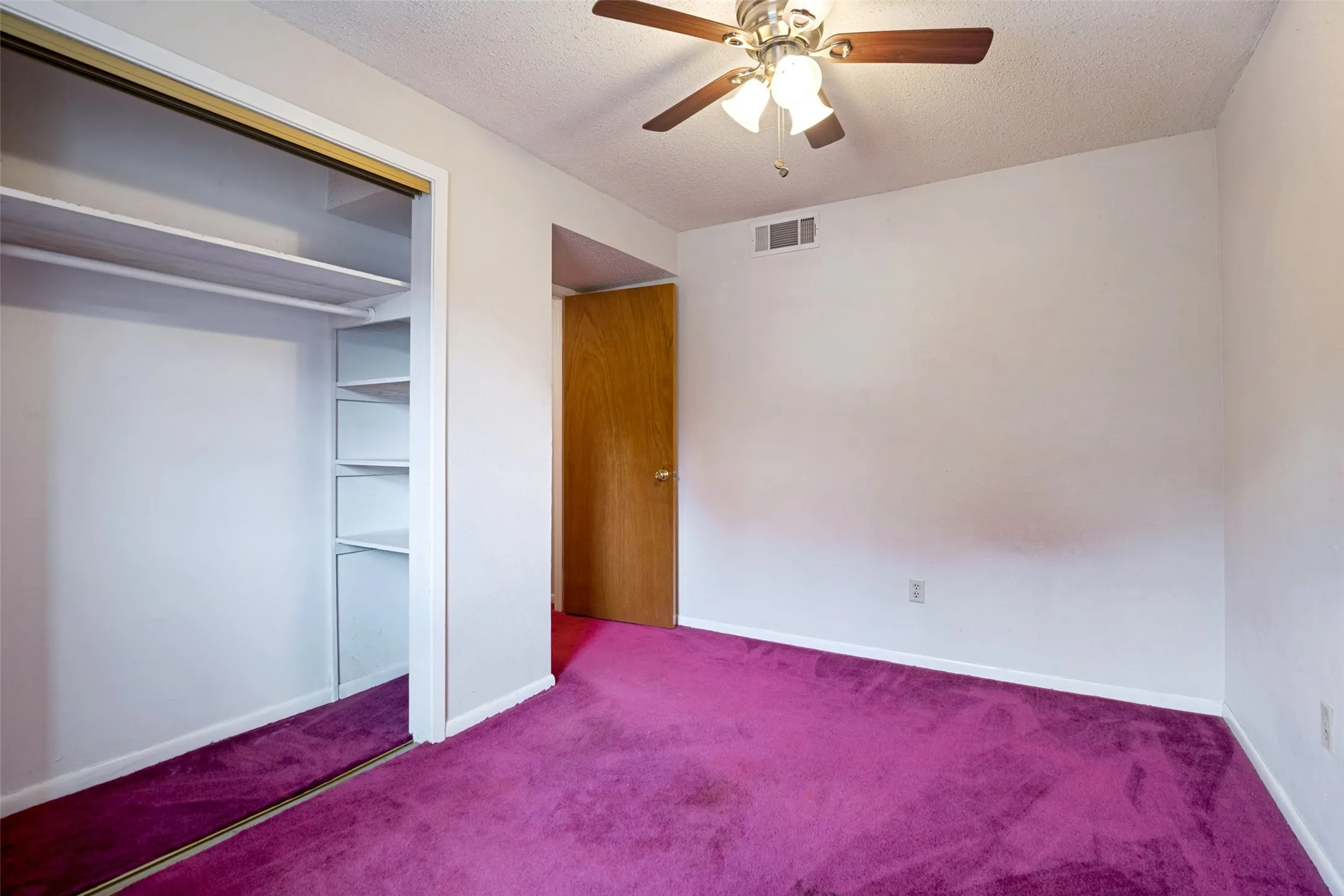 Single Family Residence For Sale in Red River (TX) County , 401 N Main Street, Bogata, Texas 75417, 3 Bedroom, 3 Bathroom, 2 Garage spaces, 2,288 Sqft, built in 1952, mls#21301367, Real Estate Agent in Bogata, Homes For Sale in Red River (TX) county, Homes For Sale in Bogata, Realtor in Bogata Texas, Real Estate Brokerage Independent Realty Texas, Luminita Cordes Realtor
