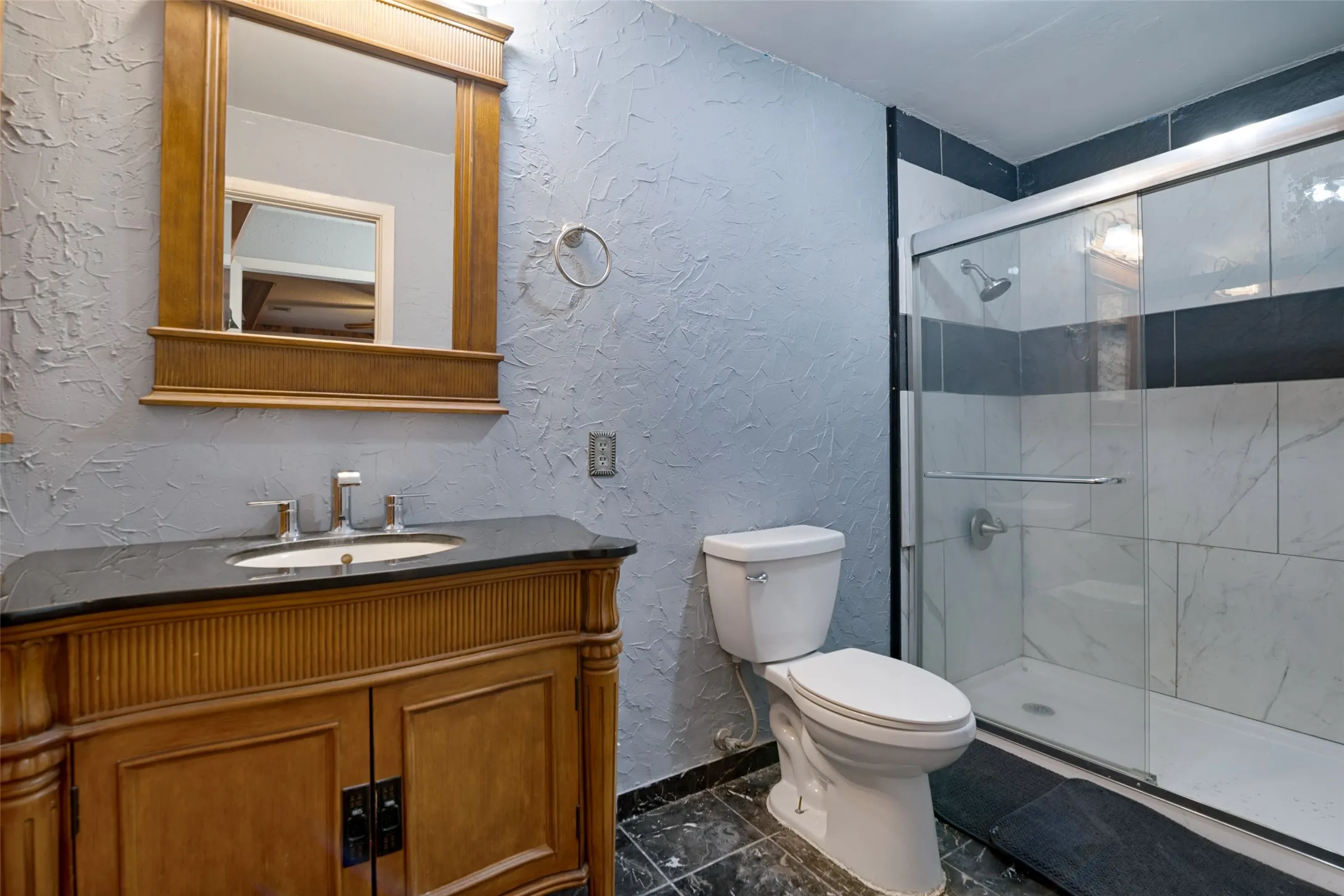 Single Family Residence For Sale in Red River (TX) County , 401 N Main Street, Bogata, Texas 75417, 3 Bedroom, 3 Bathroom, 2 Garage spaces, 2,288 Sqft, built in 1952, mls#21301367, Real Estate Agent in Bogata, Homes For Sale in Red River (TX) county, Homes For Sale in Bogata, Realtor in Bogata Texas, Real Estate Brokerage Independent Realty Texas, Luminita Cordes Realtor