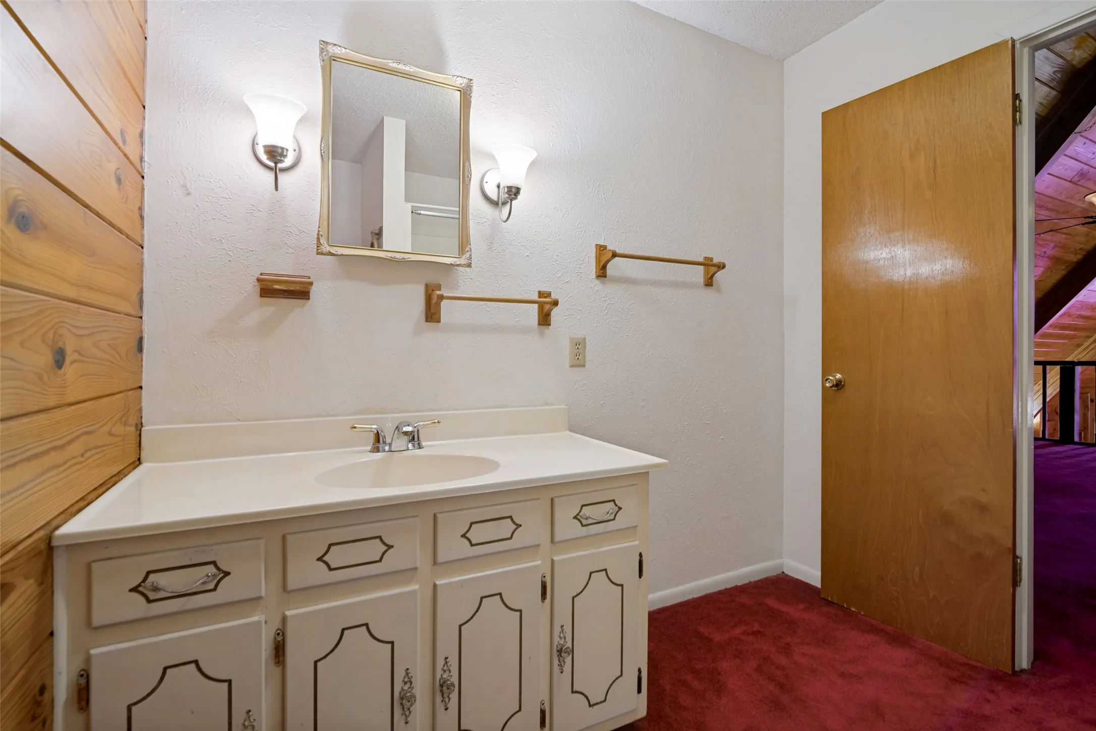 Single Family Residence For Sale in Red River (TX) County , 401 N Main Street, Bogata, Texas 75417, 3 Bedroom, 3 Bathroom, 2 Garage spaces, 2,288 Sqft, built in 1952, mls#21301367, Real Estate Agent in Bogata, Homes For Sale in Red River (TX) county, Homes For Sale in Bogata, Realtor in Bogata Texas, Real Estate Brokerage Independent Realty Texas, Luminita Cordes Realtor