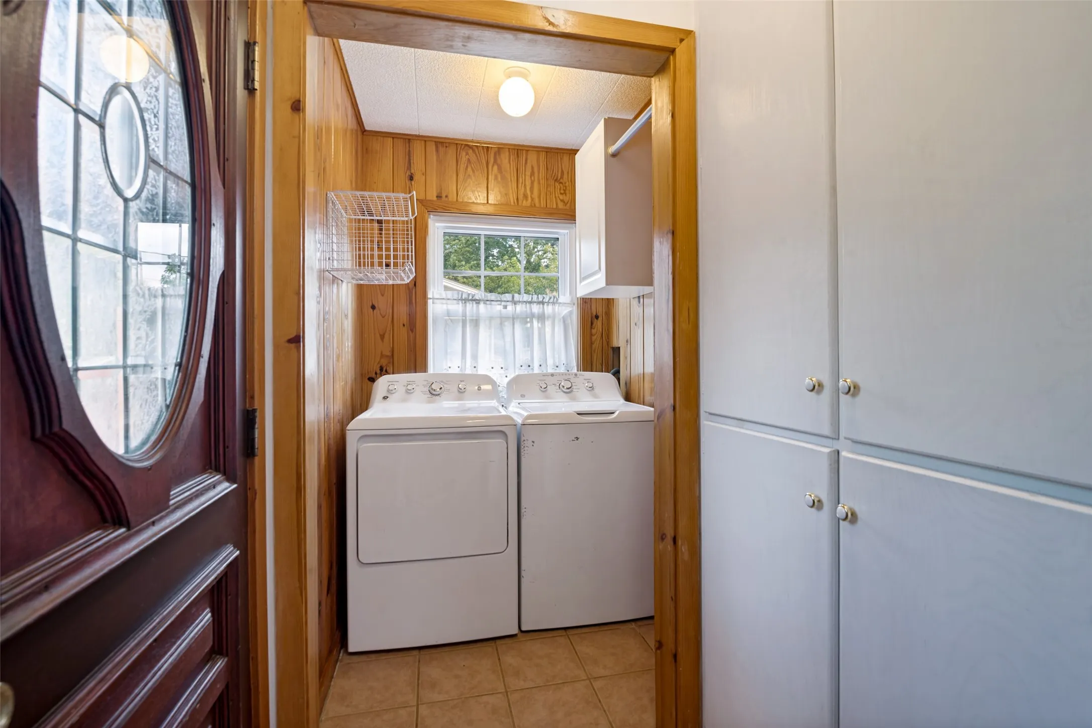 Single Family Residence For Sale in Red River (TX) County , 401 N Main Street, Bogata, Texas 75417, 3 Bedroom, 3 Bathroom, 2 Garage spaces, 2,288 Sqft, built in 1952, mls#21301367, Real Estate Agent in Bogata, Homes For Sale in Red River (TX) county, Homes For Sale in Bogata, Realtor in Bogata Texas, Real Estate Brokerage Independent Realty Texas, Luminita Cordes Realtor