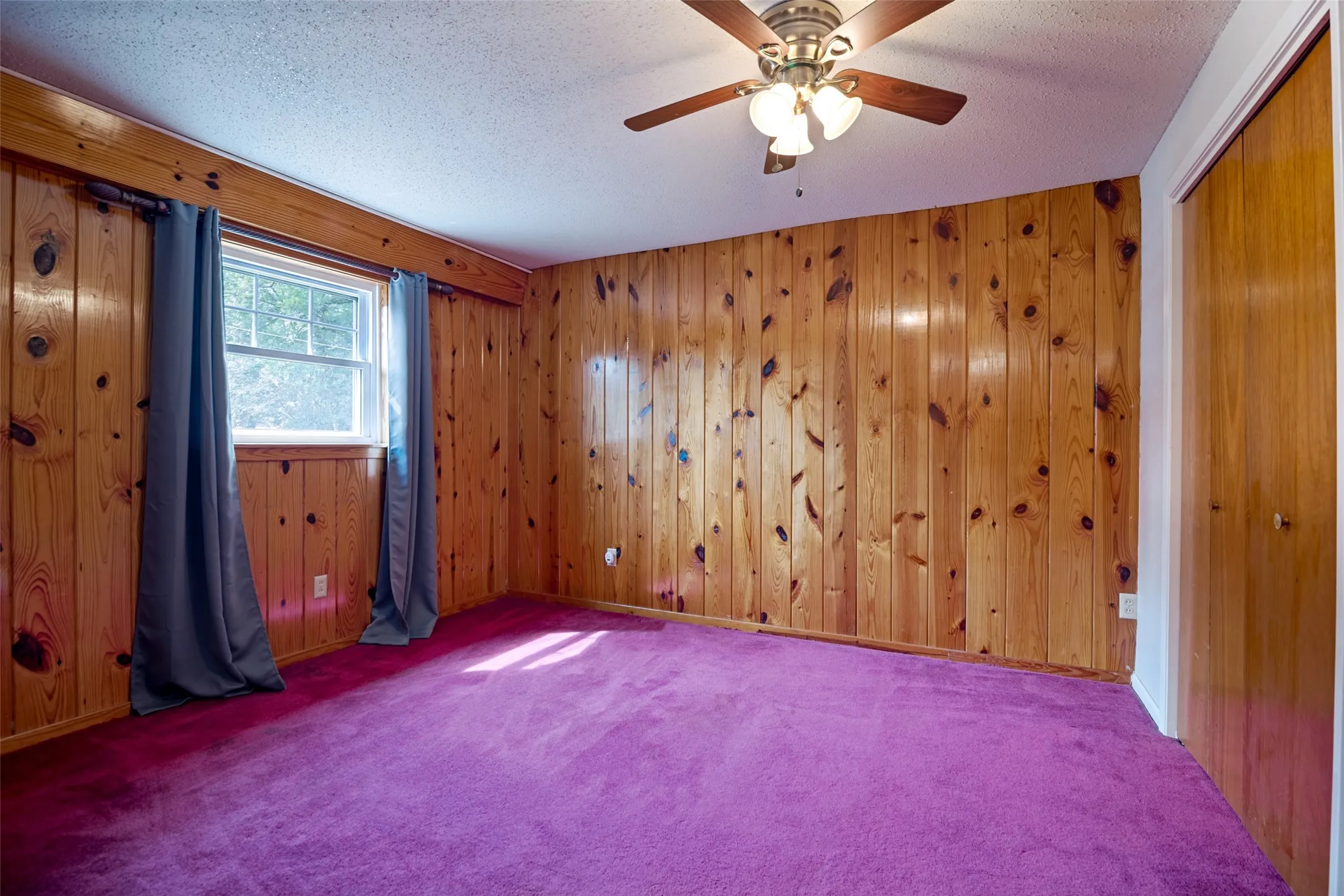 Single Family Residence For Sale in Red River (TX) County , 401 N Main Street, Bogata, Texas 75417, 3 Bedroom, 3 Bathroom, 2 Garage spaces, 2,288 Sqft, built in 1952, mls#21301367, Real Estate Agent in Bogata, Homes For Sale in Red River (TX) county, Homes For Sale in Bogata, Realtor in Bogata Texas, Real Estate Brokerage Independent Realty Texas, Luminita Cordes Realtor