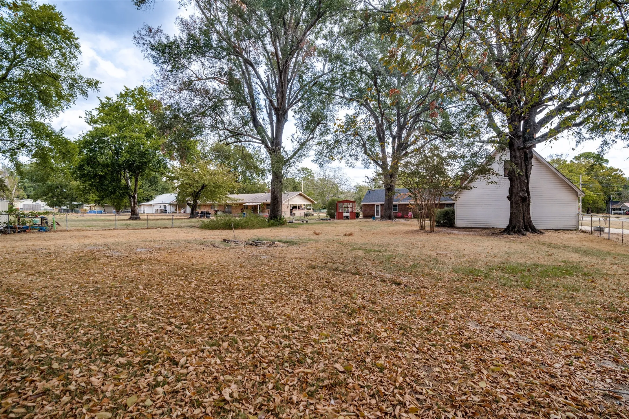 Single Family Residence For Sale in Red River (TX) County , 401 N Main Street, Bogata, Texas 75417, 3 Bedroom, 3 Bathroom, 2 Garage spaces, 2,288 Sqft, built in 1952, mls#21301367, Real Estate Agent in Bogata, Homes For Sale in Red River (TX) county, Homes For Sale in Bogata, Realtor in Bogata Texas, Real Estate Brokerage Independent Realty Texas, Luminita Cordes Realtor
