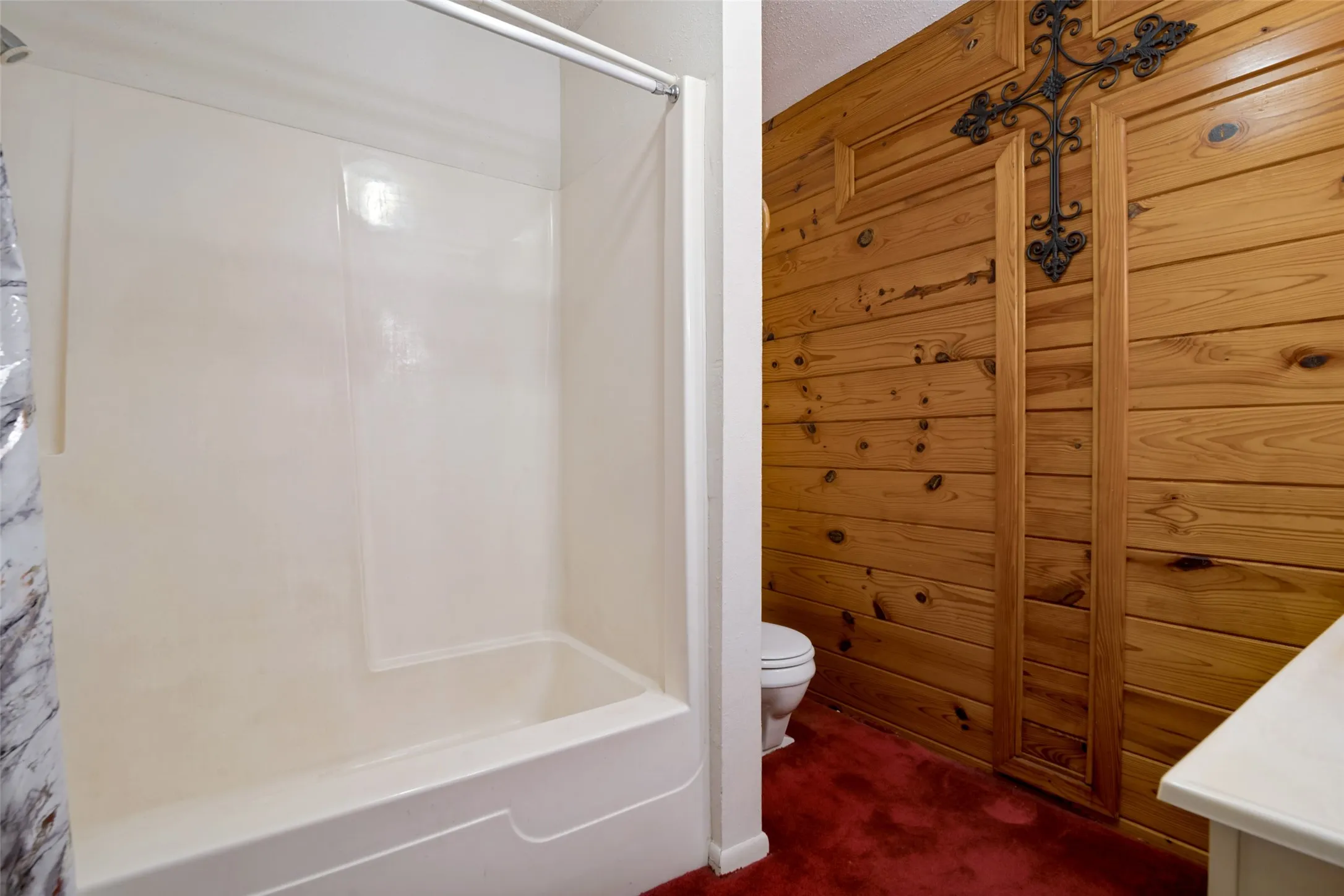 Single Family Residence For Sale in Red River (TX) County , 401 N Main Street, Bogata, Texas 75417, 3 Bedroom, 3 Bathroom, 2 Garage spaces, 2,288 Sqft, built in 1952, mls#21301367, Real Estate Agent in Bogata, Homes For Sale in Red River (TX) county, Homes For Sale in Bogata, Realtor in Bogata Texas, Real Estate Brokerage Independent Realty Texas, Luminita Cordes Realtor