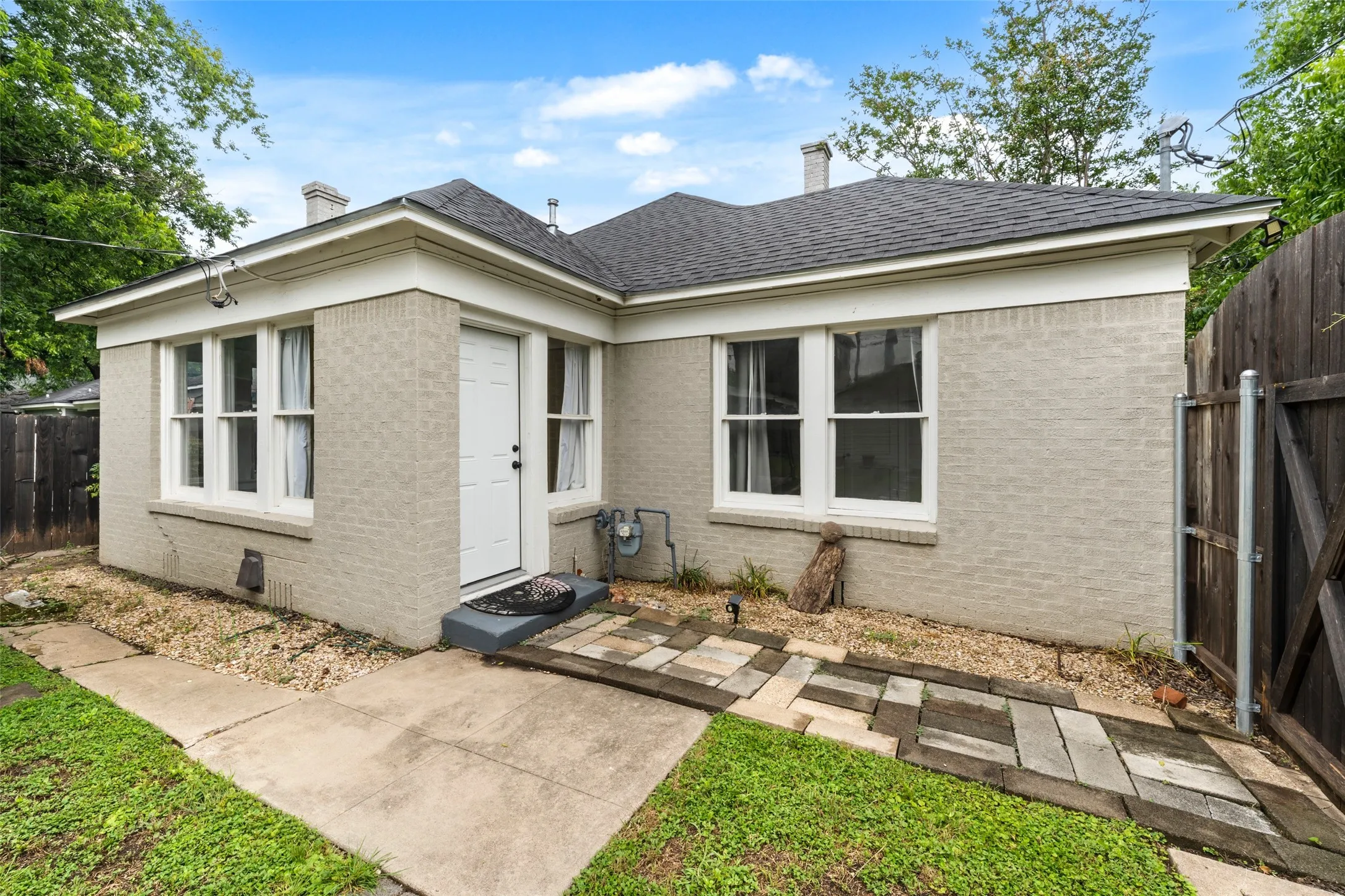 Single Family Residence For Sale in Mc Lennan County , 2600 N 17th Street, Waco, Texas 76708, 3 Bedroom, 2 Bathroom, 2 Garage spaces, 1,722 Sqft, built in 1923, mls#21301976, Real Estate Agent in Waco, Homes For Sale in Mc Lennan county, Homes For Sale in Waco, Realtor in Waco Texas, Real Estate Brokerage Independent Realty Texas, Luminita Cordes Realtor
