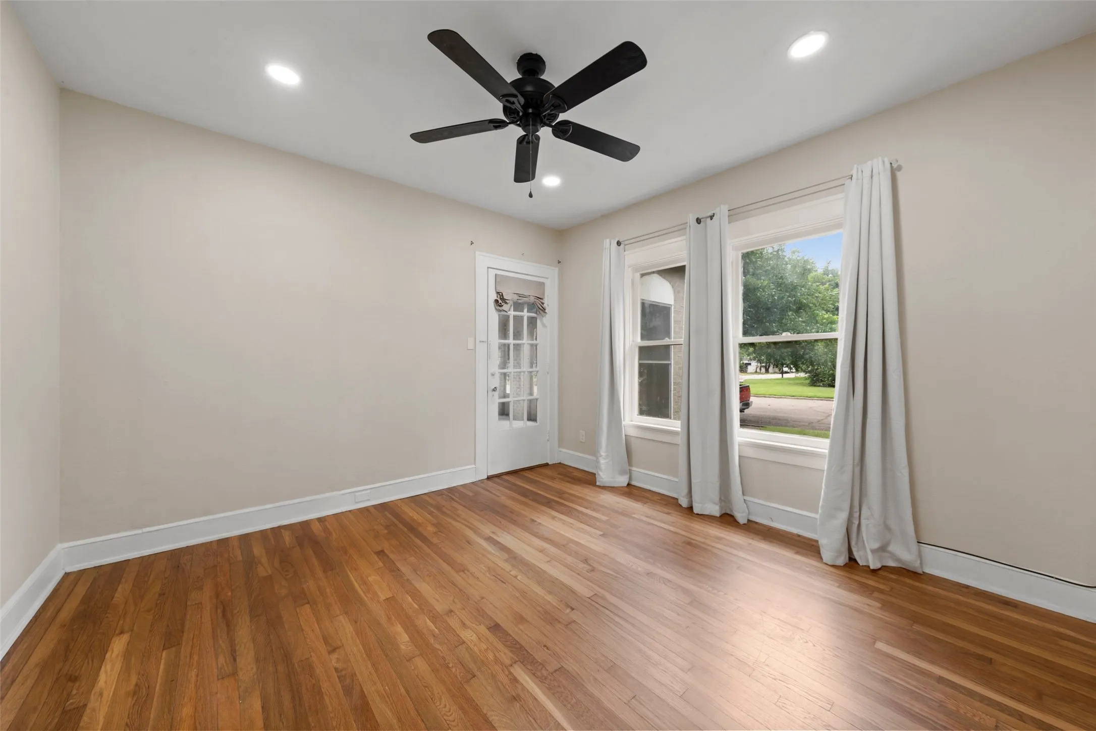 Single Family Residence For Sale in Mc Lennan County , 2600 N 17th Street, Waco, Texas 76708, 3 Bedroom, 2 Bathroom, 2 Garage spaces, 1,722 Sqft, built in 1923, mls#21301976, Real Estate Agent in Waco, Homes For Sale in Mc Lennan county, Homes For Sale in Waco, Realtor in Waco Texas, Real Estate Brokerage Independent Realty Texas, Luminita Cordes Realtor