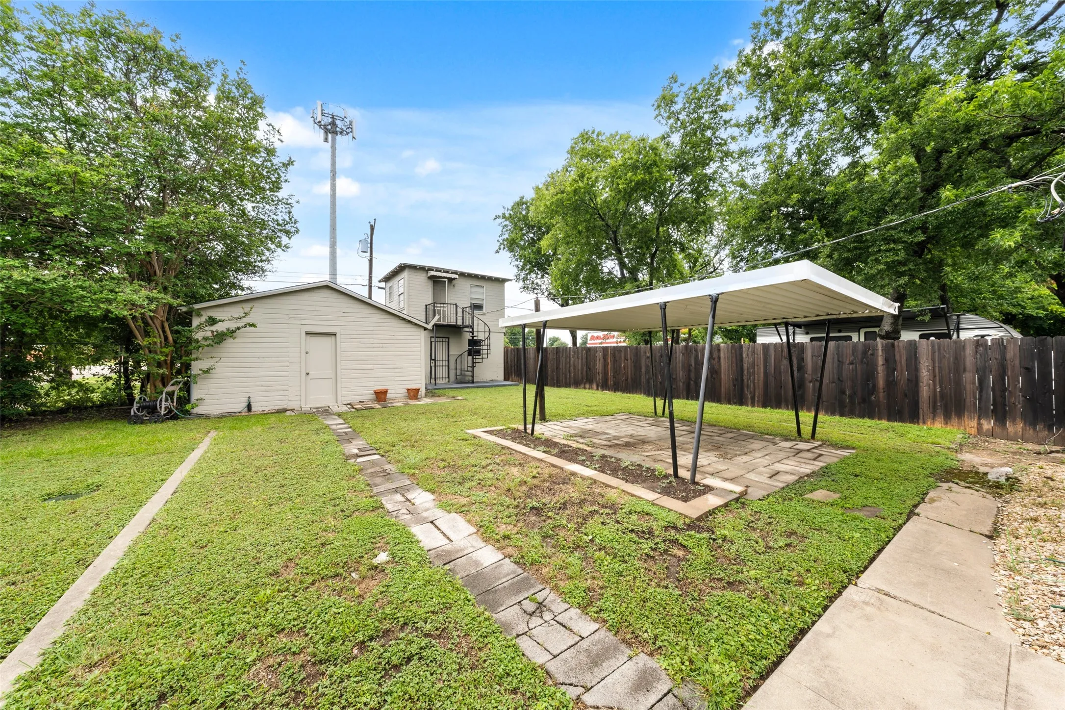 Single Family Residence For Sale in Mc Lennan County , 2600 N 17th Street, Waco, Texas 76708, 3 Bedroom, 2 Bathroom, 2 Garage spaces, 1,722 Sqft, built in 1923, mls#21301976, Real Estate Agent in Waco, Homes For Sale in Mc Lennan county, Homes For Sale in Waco, Realtor in Waco Texas, Real Estate Brokerage Independent Realty Texas, Luminita Cordes Realtor