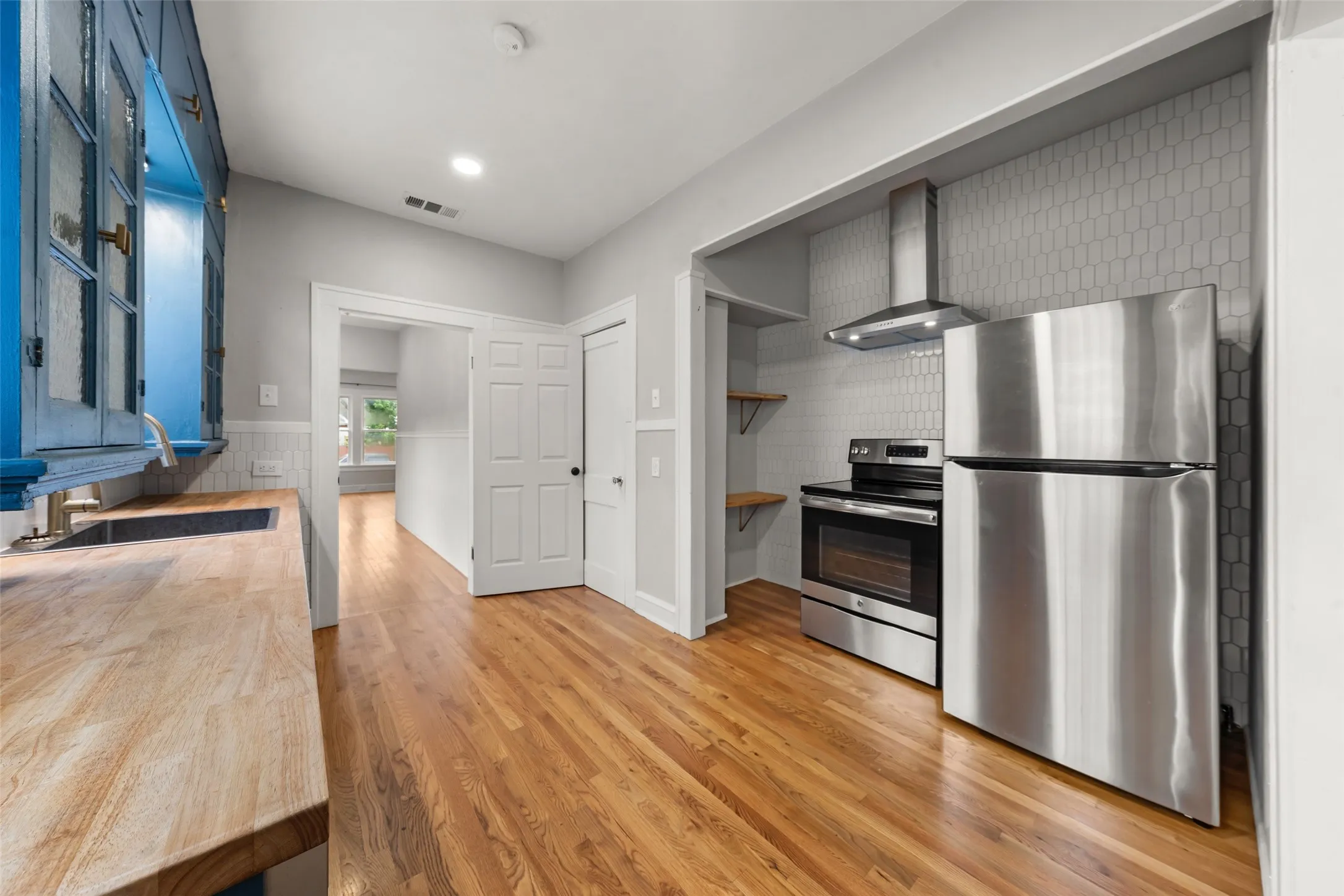 Single Family Residence For Sale in Mc Lennan County , 2600 N 17th Street, Waco, Texas 76708, 3 Bedroom, 2 Bathroom, 2 Garage spaces, 1,722 Sqft, built in 1923, mls#21301976, Real Estate Agent in Waco, Homes For Sale in Mc Lennan county, Homes For Sale in Waco, Realtor in Waco Texas, Real Estate Brokerage Independent Realty Texas, Luminita Cordes Realtor