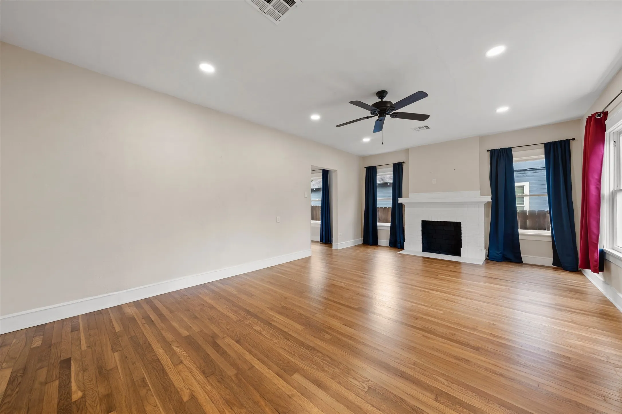 Single Family Residence For Sale in Mc Lennan County , 2600 N 17th Street, Waco, Texas 76708, 3 Bedroom, 2 Bathroom, 2 Garage spaces, 1,722 Sqft, built in 1923, mls#21301976, Real Estate Agent in Waco, Homes For Sale in Mc Lennan county, Homes For Sale in Waco, Realtor in Waco Texas, Real Estate Brokerage Independent Realty Texas, Luminita Cordes Realtor