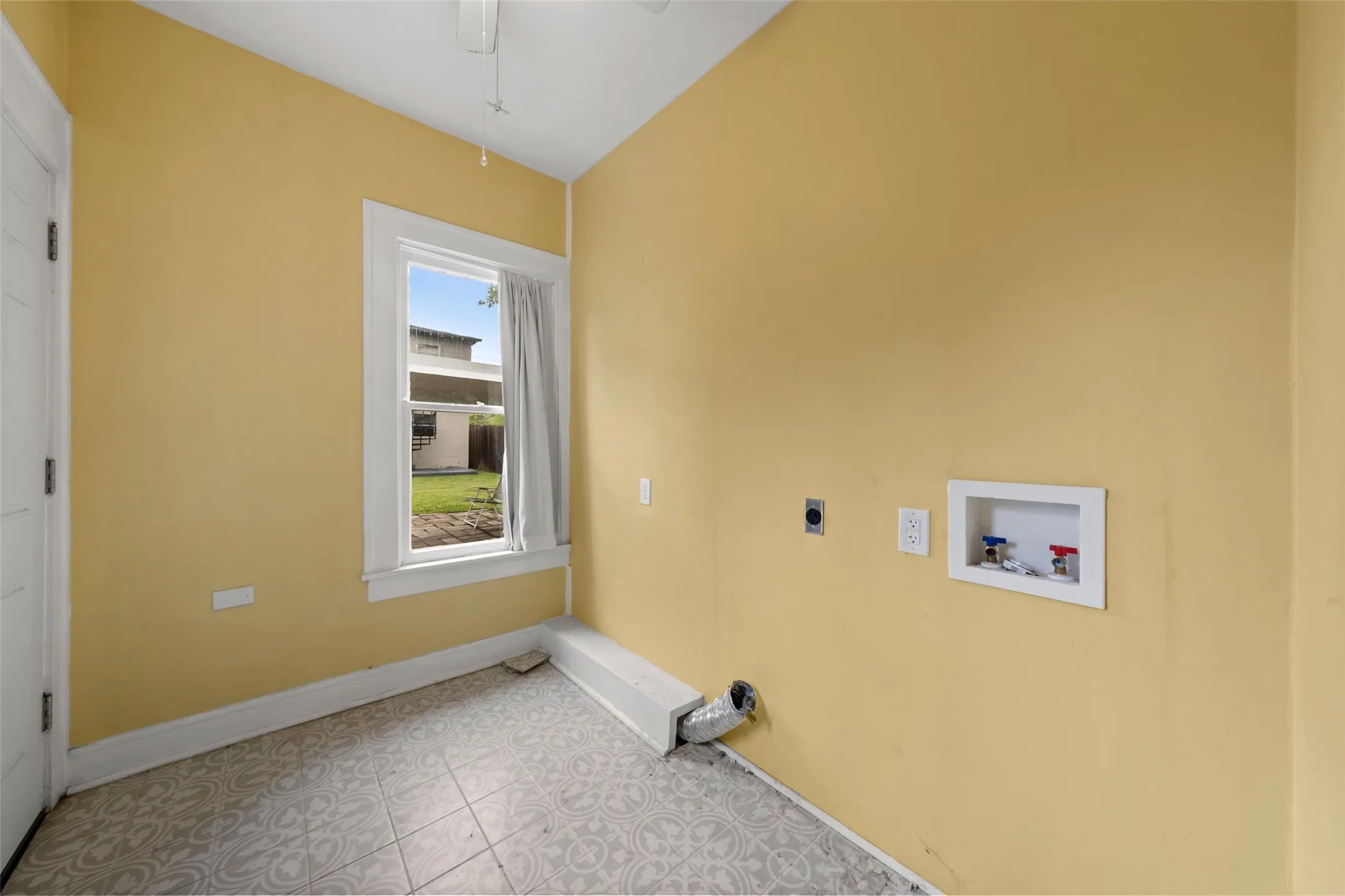 Single Family Residence For Sale in Mc Lennan County , 2600 N 17th Street, Waco, Texas 76708, 3 Bedroom, 2 Bathroom, 2 Garage spaces, 1,722 Sqft, built in 1923, mls#21301976, Real Estate Agent in Waco, Homes For Sale in Mc Lennan county, Homes For Sale in Waco, Realtor in Waco Texas, Real Estate Brokerage Independent Realty Texas, Luminita Cordes Realtor