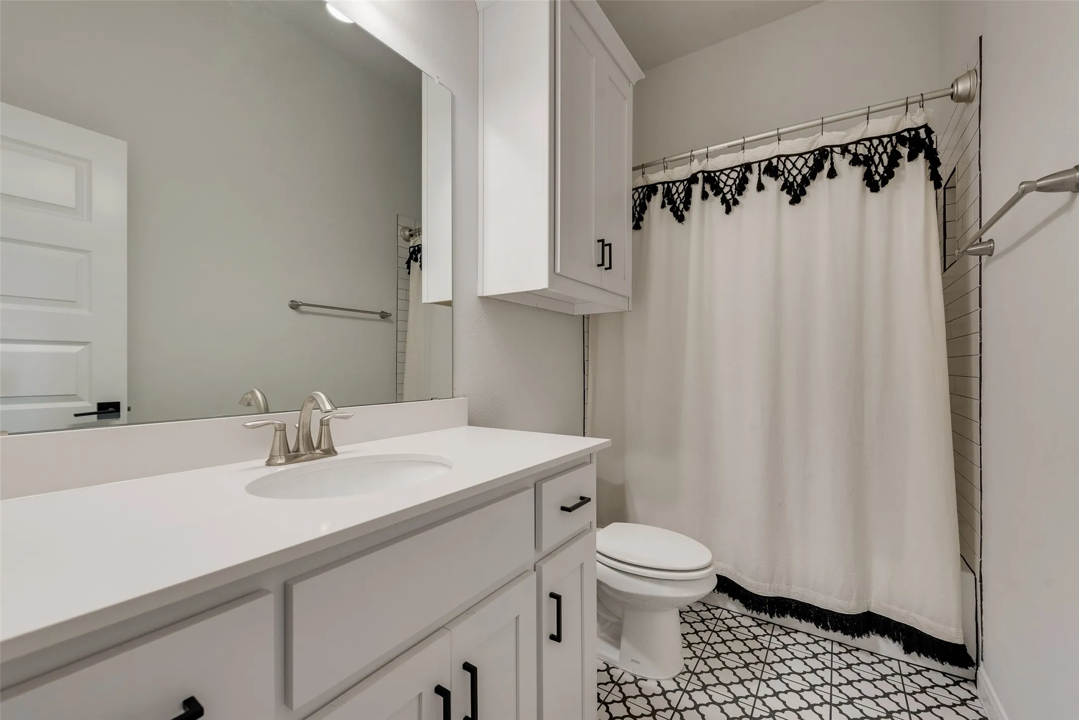 Single Family Residence For Sale in Rockwall County , 1302 Middleton Drive, Rockwall, Texas 75087, 5 Bedroom, 5 Bathroom, 3 Garage spaces, 3,668 Sqft, built in 2021, mls#21303163, Real Estate Agent in Rockwall, Homes For Sale in Rockwall county, Homes For Sale in Rockwall, Realtor in Rockwall Texas, Real Estate Brokerage Independent Realty Texas, Luminita Cordes Realtor