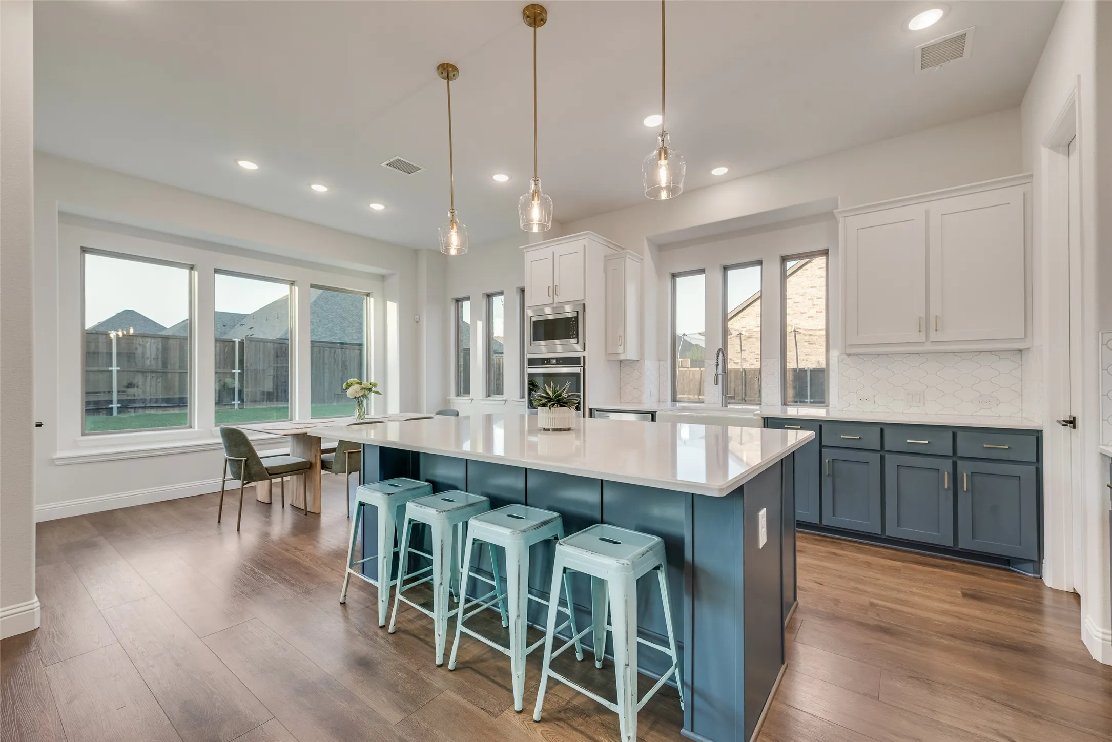Single Family Residence For Sale in Rockwall County , 1302 Middleton Drive, Rockwall, Texas 75087, 5 Bedroom, 5 Bathroom, 3 Garage spaces, 3,668 Sqft, built in 2021, mls#21303163, Real Estate Agent in Rockwall, Homes For Sale in Rockwall county, Homes For Sale in Rockwall, Realtor in Rockwall Texas, Real Estate Brokerage Independent Realty Texas, Luminita Cordes Realtor