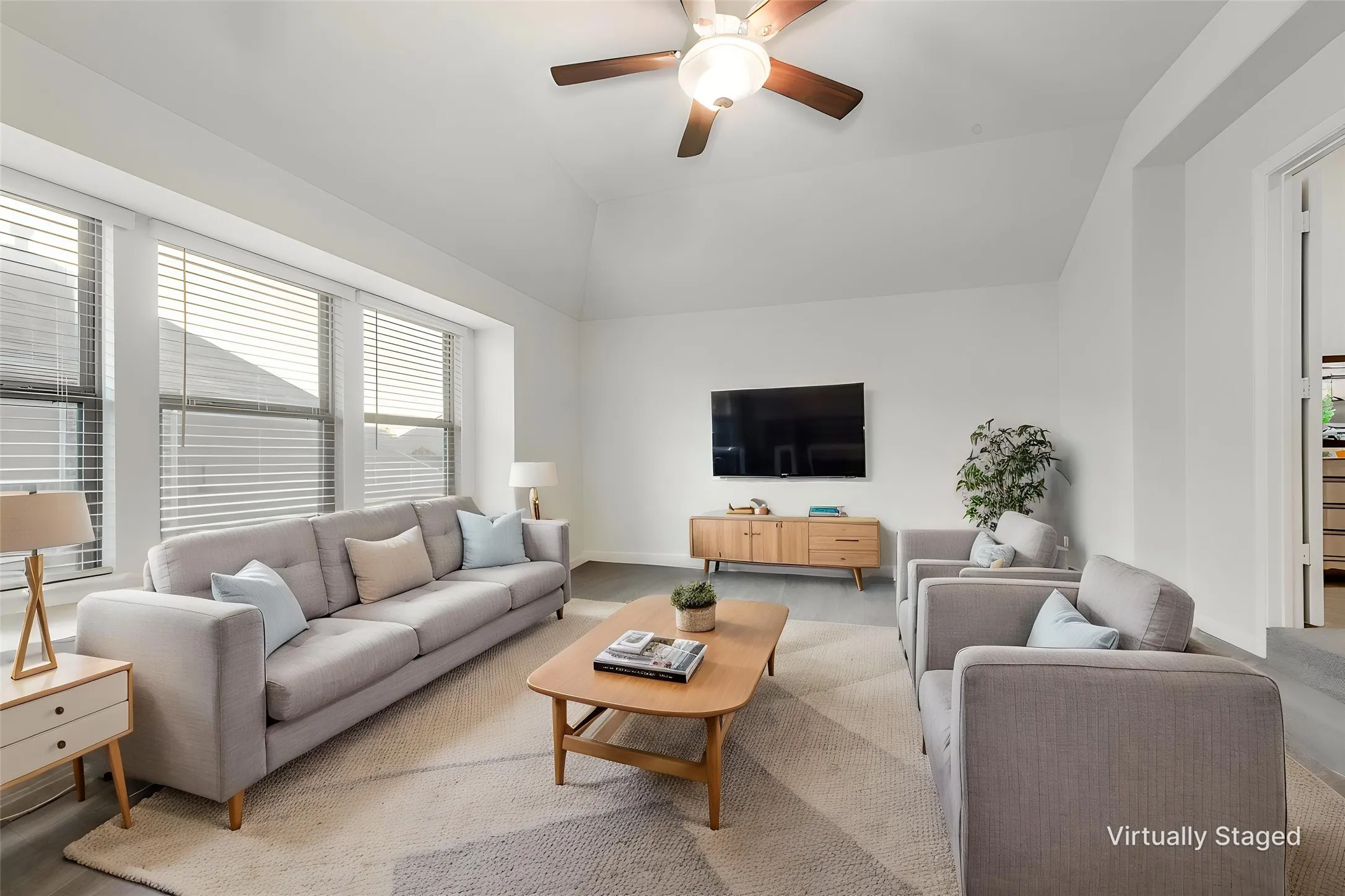 Single Family Residence For Sale in Rockwall County , 1302 Middleton Drive, Rockwall, Texas 75087, 5 Bedroom, 5 Bathroom, 3 Garage spaces, 3,668 Sqft, built in 2021, mls#21303163, Real Estate Agent in Rockwall, Homes For Sale in Rockwall county, Homes For Sale in Rockwall, Realtor in Rockwall Texas, Real Estate Brokerage Independent Realty Texas, Luminita Cordes Realtor