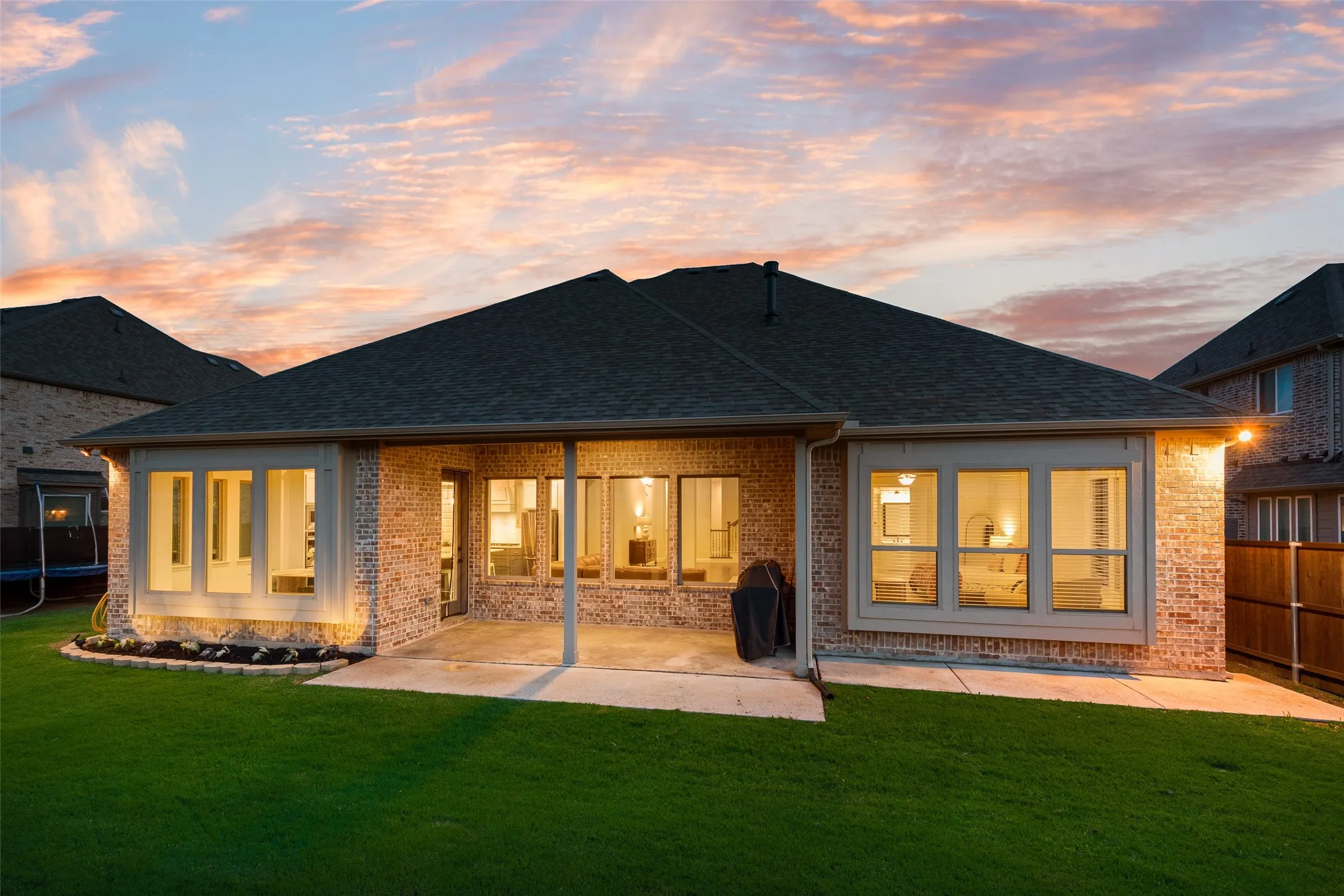 Single Family Residence For Sale in Rockwall County , 1302 Middleton Drive, Rockwall, Texas 75087, 5 Bedroom, 5 Bathroom, 3 Garage spaces, 3,668 Sqft, built in 2021, mls#21303163, Real Estate Agent in Rockwall, Homes For Sale in Rockwall county, Homes For Sale in Rockwall, Realtor in Rockwall Texas, Real Estate Brokerage Independent Realty Texas, Luminita Cordes Realtor