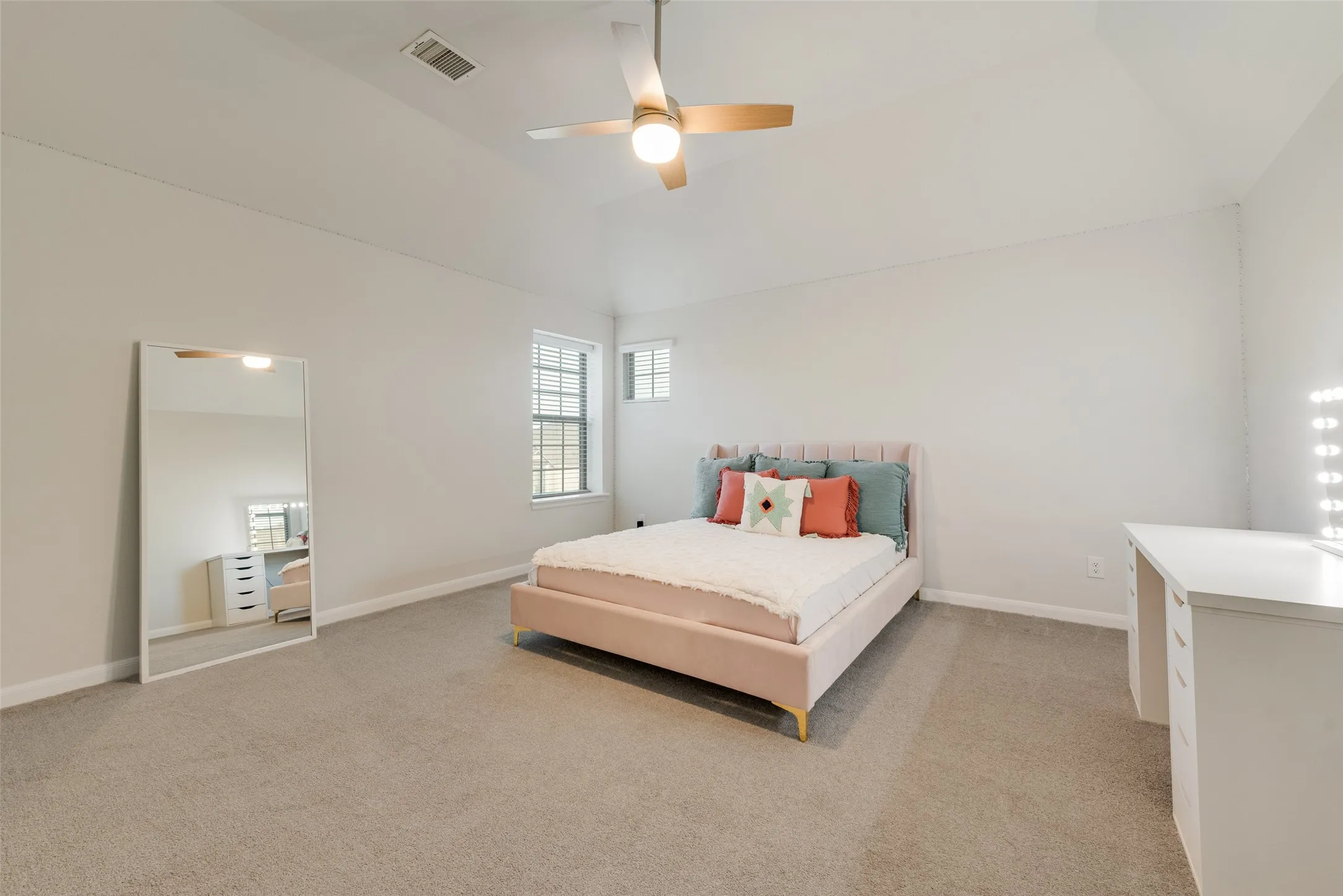 Single Family Residence For Sale in Rockwall County , 1302 Middleton Drive, Rockwall, Texas 75087, 5 Bedroom, 5 Bathroom, 3 Garage spaces, 3,668 Sqft, built in 2021, mls#21303163, Real Estate Agent in Rockwall, Homes For Sale in Rockwall county, Homes For Sale in Rockwall, Realtor in Rockwall Texas, Real Estate Brokerage Independent Realty Texas, Luminita Cordes Realtor