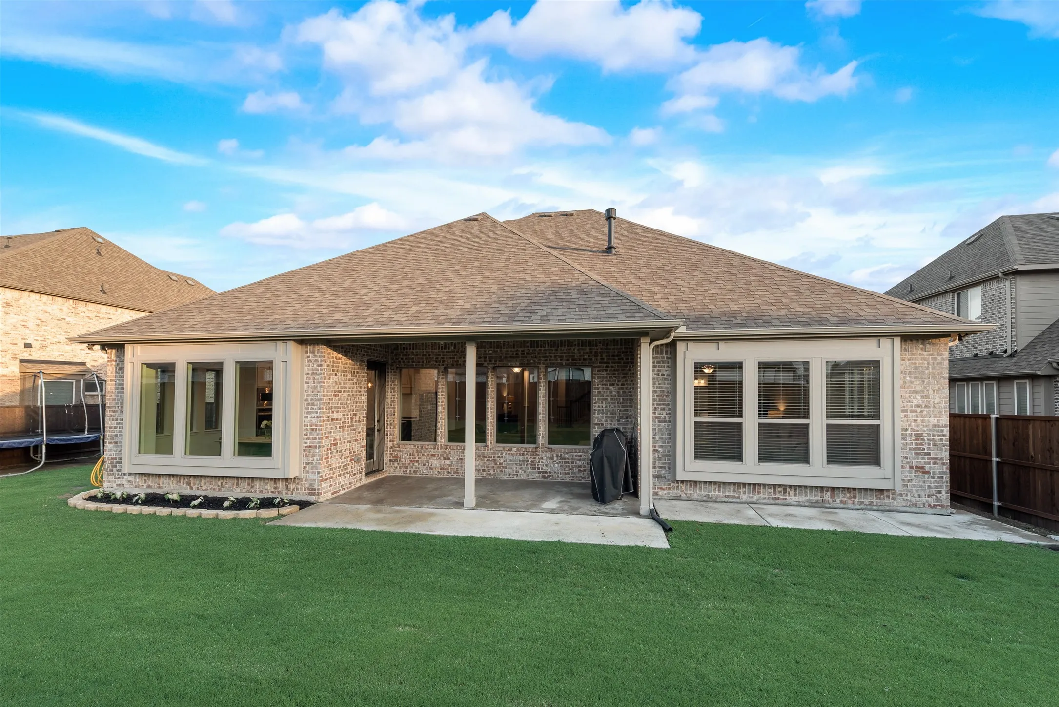 Single Family Residence For Sale in Rockwall County , 1302 Middleton Drive, Rockwall, Texas 75087, 5 Bedroom, 5 Bathroom, 3 Garage spaces, 3,668 Sqft, built in 2021, mls#21303163, Real Estate Agent in Rockwall, Homes For Sale in Rockwall county, Homes For Sale in Rockwall, Realtor in Rockwall Texas, Real Estate Brokerage Independent Realty Texas, Luminita Cordes Realtor