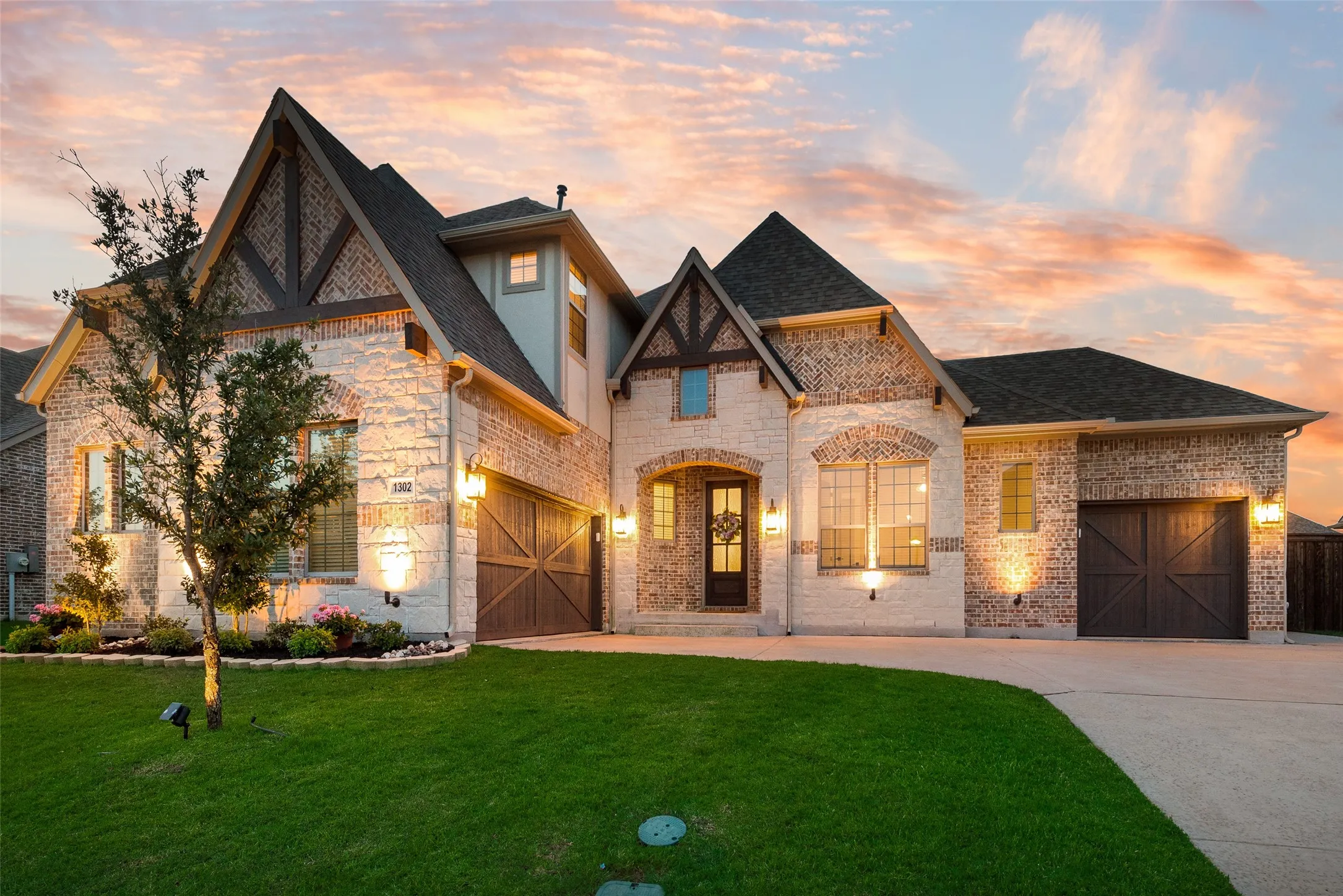 Single Family Residence For Sale in Rockwall County , 1302 Middleton Drive, Rockwall, Texas 75087, 5 Bedroom, 5 Bathroom, 3 Garage spaces, 3,668 Sqft, built in 2021, mls#21303163, Real Estate Agent in Rockwall, Homes For Sale in Rockwall county, Homes For Sale in Rockwall, Realtor in Rockwall Texas, Real Estate Brokerage Independent Realty Texas, Luminita Cordes Realtor