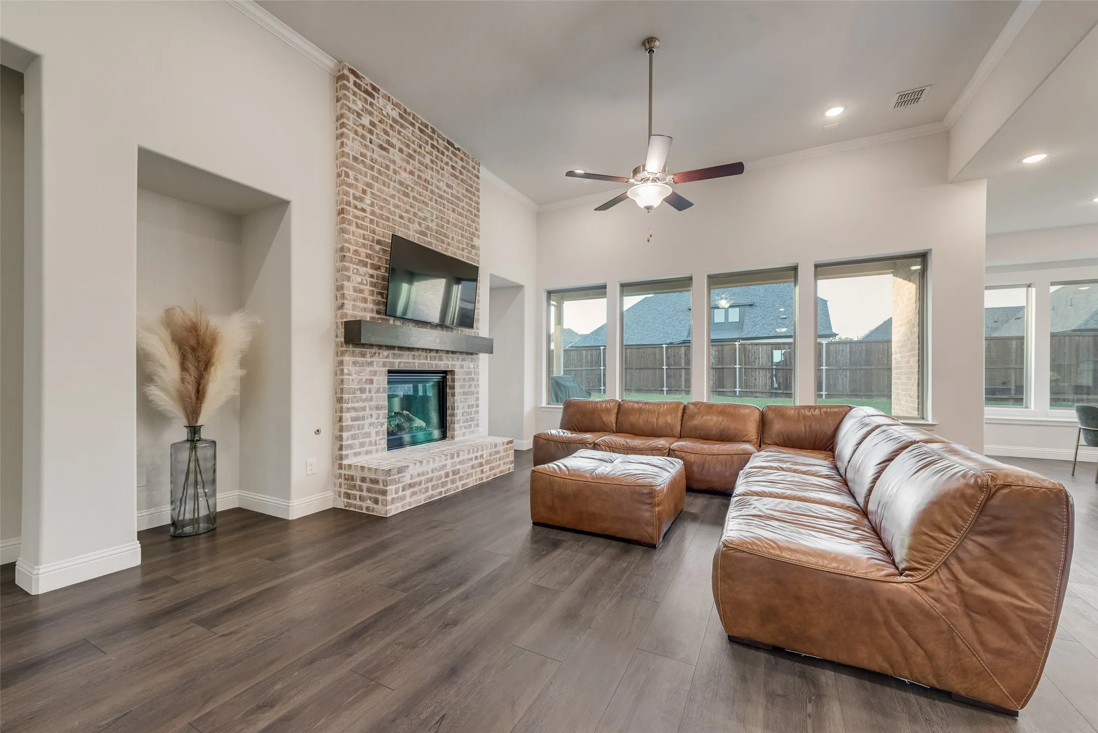Single Family Residence For Sale in Rockwall County , 1302 Middleton Drive, Rockwall, Texas 75087, 5 Bedroom, 5 Bathroom, 3 Garage spaces, 3,668 Sqft, built in 2021, mls#21303163, Real Estate Agent in Rockwall, Homes For Sale in Rockwall county, Homes For Sale in Rockwall, Realtor in Rockwall Texas, Real Estate Brokerage Independent Realty Texas, Luminita Cordes Realtor