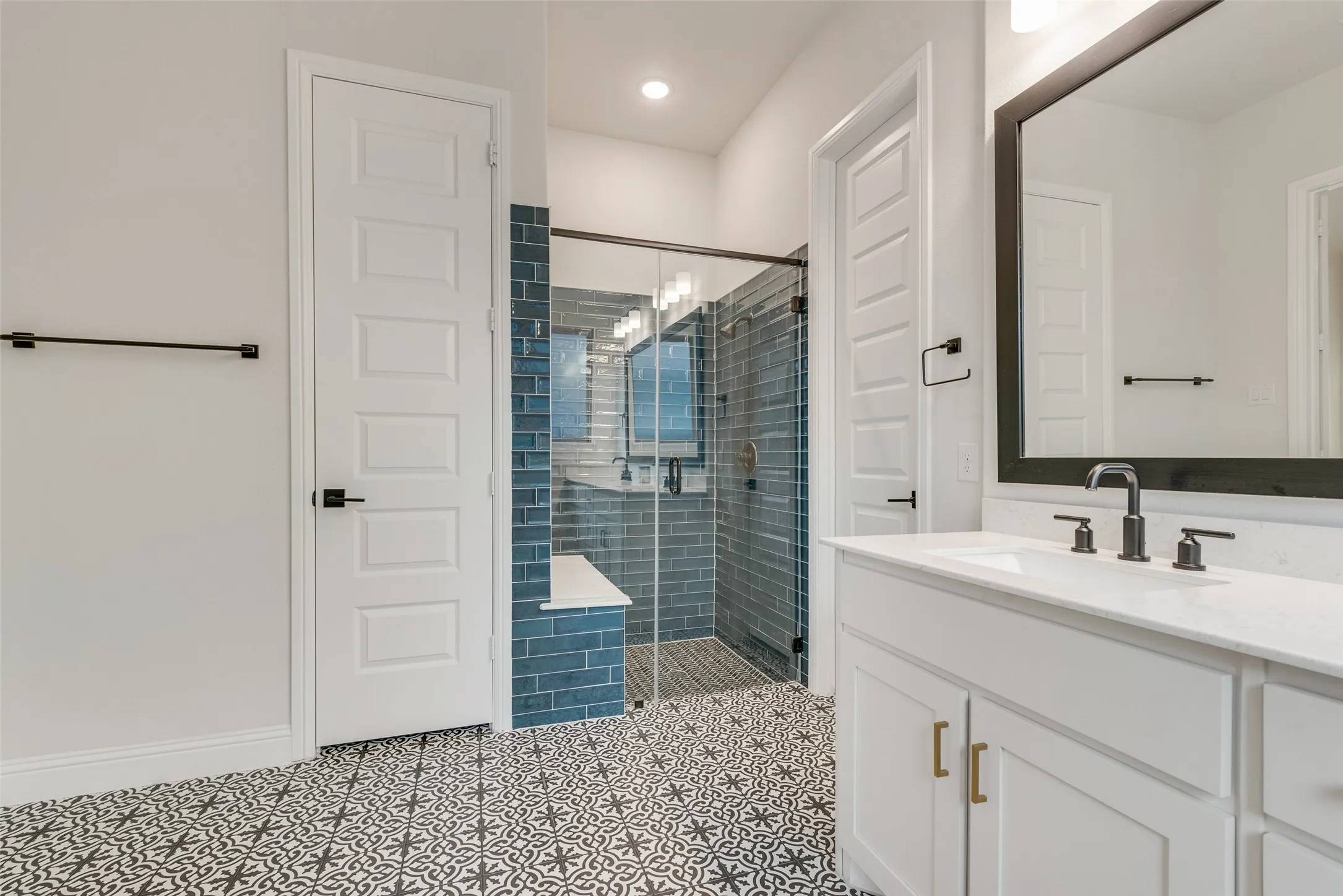Single Family Residence For Sale in Rockwall County , 1302 Middleton Drive, Rockwall, Texas 75087, 5 Bedroom, 5 Bathroom, 3 Garage spaces, 3,668 Sqft, built in 2021, mls#21303163, Real Estate Agent in Rockwall, Homes For Sale in Rockwall county, Homes For Sale in Rockwall, Realtor in Rockwall Texas, Real Estate Brokerage Independent Realty Texas, Luminita Cordes Realtor