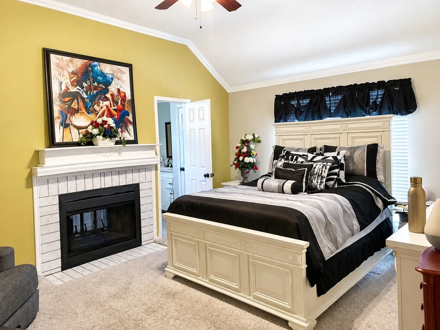 Single Family Residence For Sale in Dallas County , 804 Clover Hill Lane, Cedar Hill, Texas 75104, 3 Bedroom, 2 Bathroom, 2 Garage spaces, 1,800 Sqft, built in 1987, mls#21298853, Real Estate Agent in Cedar Hill, Homes For Sale in Dallas county, Homes For Sale in Cedar Hill, Realtor in Cedar Hill Texas, Real Estate Brokerage Independent Realty Texas, Luminita Cordes Realtor