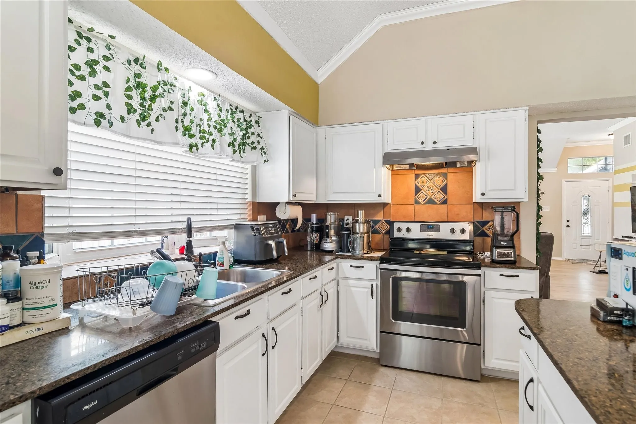 Single Family Residence For Sale in Dallas County , 804 Clover Hill Lane, Cedar Hill, Texas 75104, 3 Bedroom, 2 Bathroom, 2 Garage spaces, 1,800 Sqft, built in 1987, mls#21298853, Real Estate Agent in Cedar Hill, Homes For Sale in Dallas county, Homes For Sale in Cedar Hill, Realtor in Cedar Hill Texas, Real Estate Brokerage Independent Realty Texas, Luminita Cordes Realtor