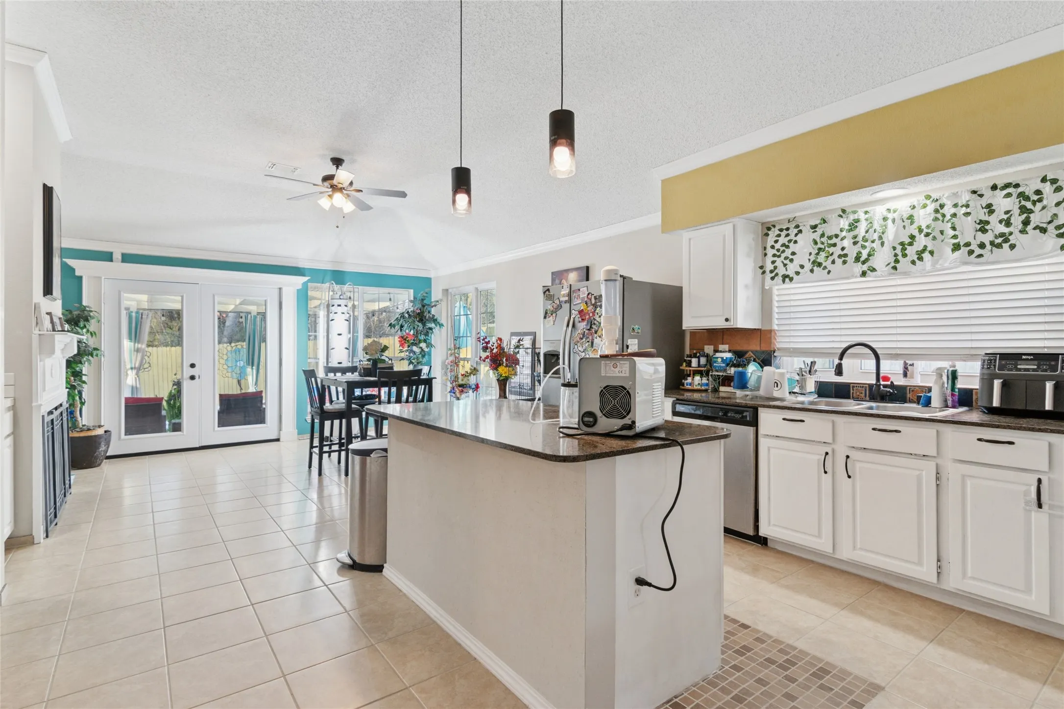 Single Family Residence For Sale in Dallas County , 804 Clover Hill Lane, Cedar Hill, Texas 75104, 3 Bedroom, 2 Bathroom, 2 Garage spaces, 1,800 Sqft, built in 1987, mls#21298853, Real Estate Agent in Cedar Hill, Homes For Sale in Dallas county, Homes For Sale in Cedar Hill, Realtor in Cedar Hill Texas, Real Estate Brokerage Independent Realty Texas, Luminita Cordes Realtor