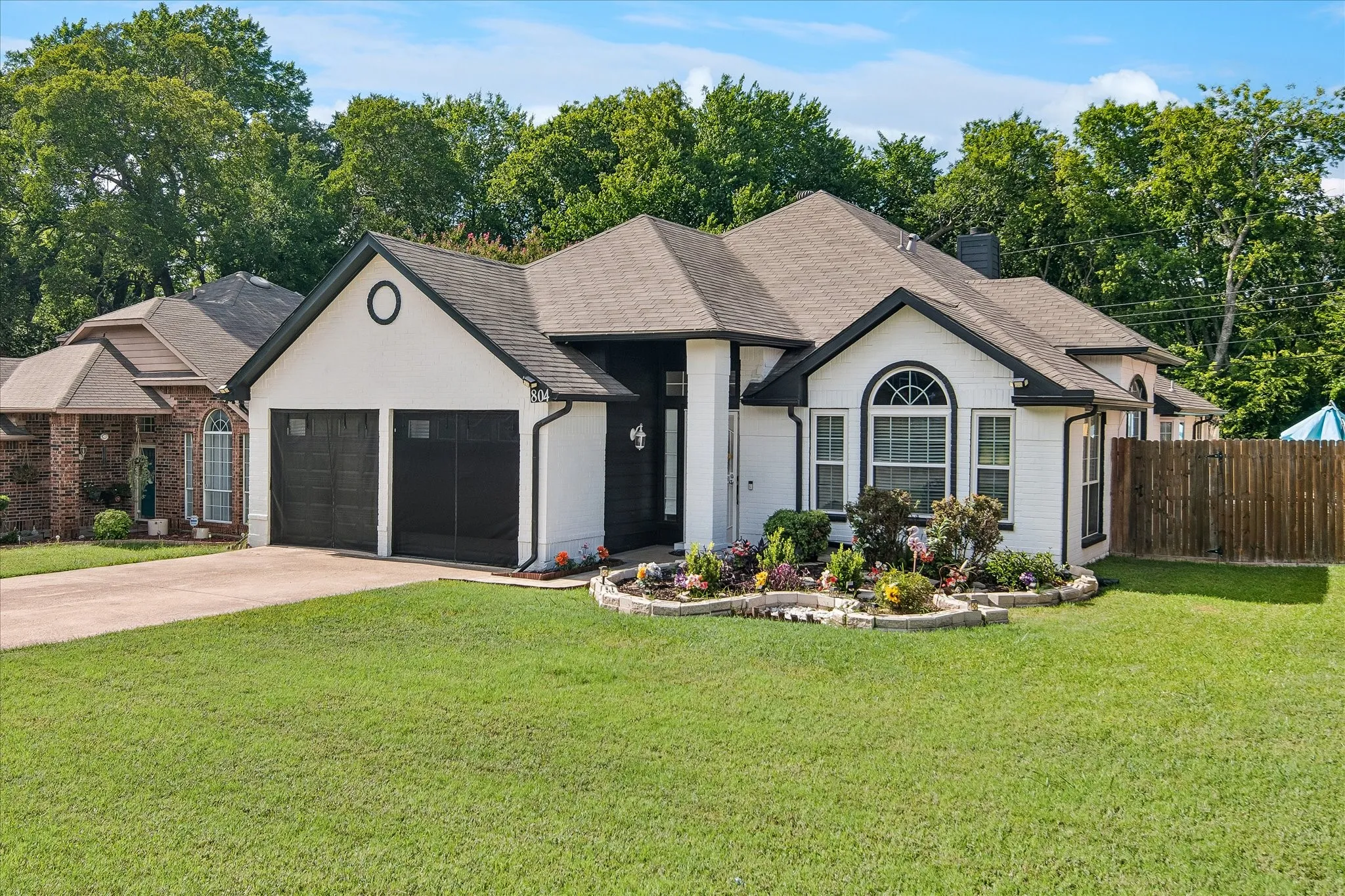 Single Family Residence For Sale in Dallas County , 804 Clover Hill Lane, Cedar Hill, Texas 75104, 3 Bedroom, 2 Bathroom, 2 Garage spaces, 1,800 Sqft, built in 1987, mls#21298853, Real Estate Agent in Cedar Hill, Homes For Sale in Dallas county, Homes For Sale in Cedar Hill, Realtor in Cedar Hill Texas, Real Estate Brokerage Independent Realty Texas, Luminita Cordes Realtor