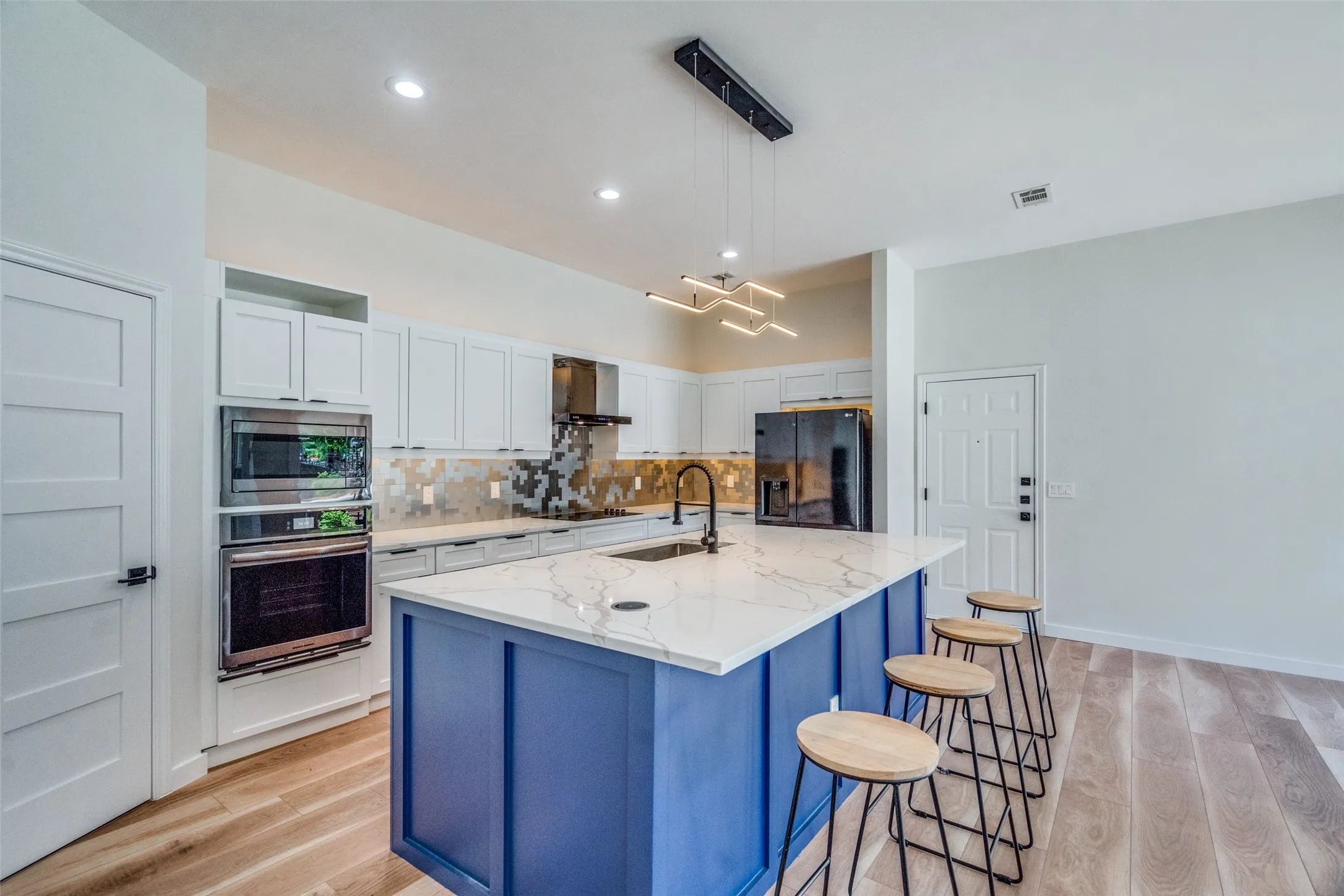 Single Family Residence For Sale in Collin County , 6032 Ainsdale Court, Dallas, Texas 75252, 4 Bedroom, 3 Bathroom, 2 Garage spaces, 2,387 Sqft, built in 1994, mls#21295100, Real Estate Agent in Dallas, Homes For Sale in Collin county, Homes For Sale in Dallas, Realtor in Dallas Texas, Real Estate Brokerage Independent Realty Texas, Luminita Cordes Realtor
