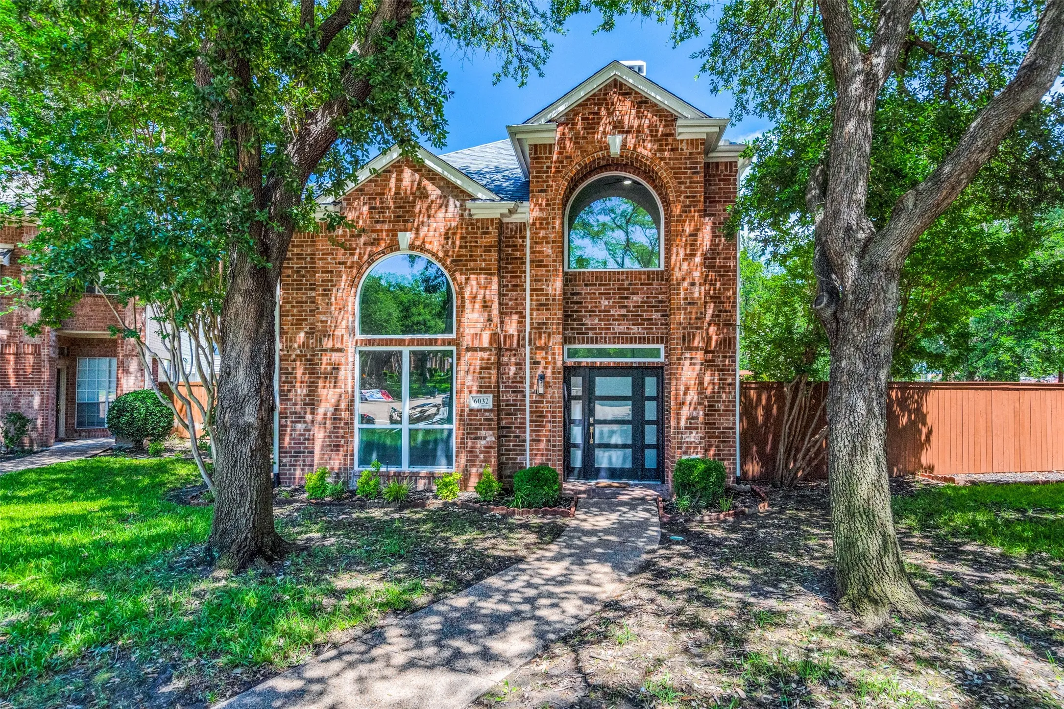 Single Family Residence For Sale in Collin County , 6032 Ainsdale Court, Dallas, Texas 75252, 4 Bedroom, 3 Bathroom, 2 Garage spaces, 2,387 Sqft, built in 1994, mls#21295100, Real Estate Agent in Dallas, Homes For Sale in Collin county, Homes For Sale in Dallas, Realtor in Dallas Texas, Real Estate Brokerage Independent Realty Texas, Luminita Cordes Realtor