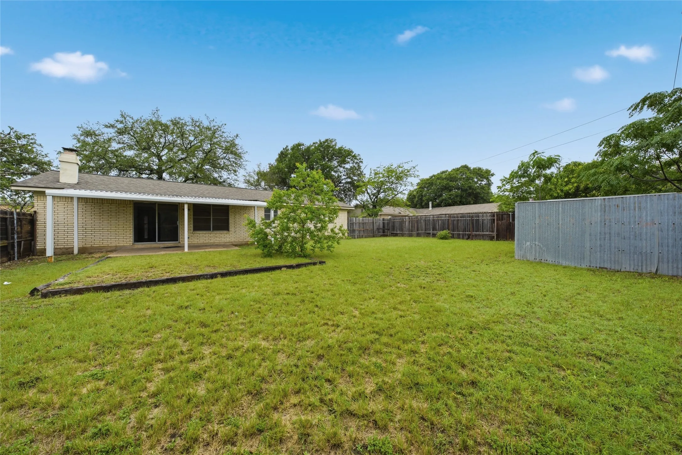 Single Family Residence For Sale in Mc Lennan County , 901 Rambler Drive, Waco, Texas 76710, 3 Bedroom, 2 Bathroom, 2 Garage spaces, 1,629 Sqft, built in 1971, mls#21302123, Real Estate Agent in Waco, Homes For Sale in Mc Lennan county, Homes For Sale in Waco, Realtor in Waco Texas, Real Estate Brokerage Independent Realty Texas, Luminita Cordes Realtor