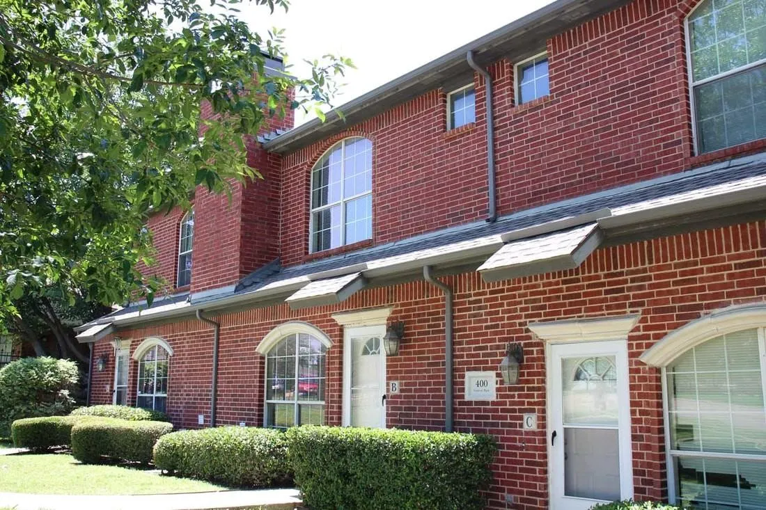 Quadruplex For Rent in Tarrant County , 400 Central Park Drive, Arlington, Texas 76014, 3 Bedrooms, 2 Bathrooms, 2 Garage spaces, 5,548 Sqft, built in 2004, Price $1,920, mls#21302752, Real Estate Agent in Arlington, Homes For Rent in Tarrant county, Homes For Rent in Arlington, Realtor in Arlington Texas, Real Estate Brokerage Independent Realty Texas, Luminita Cordes Realtor