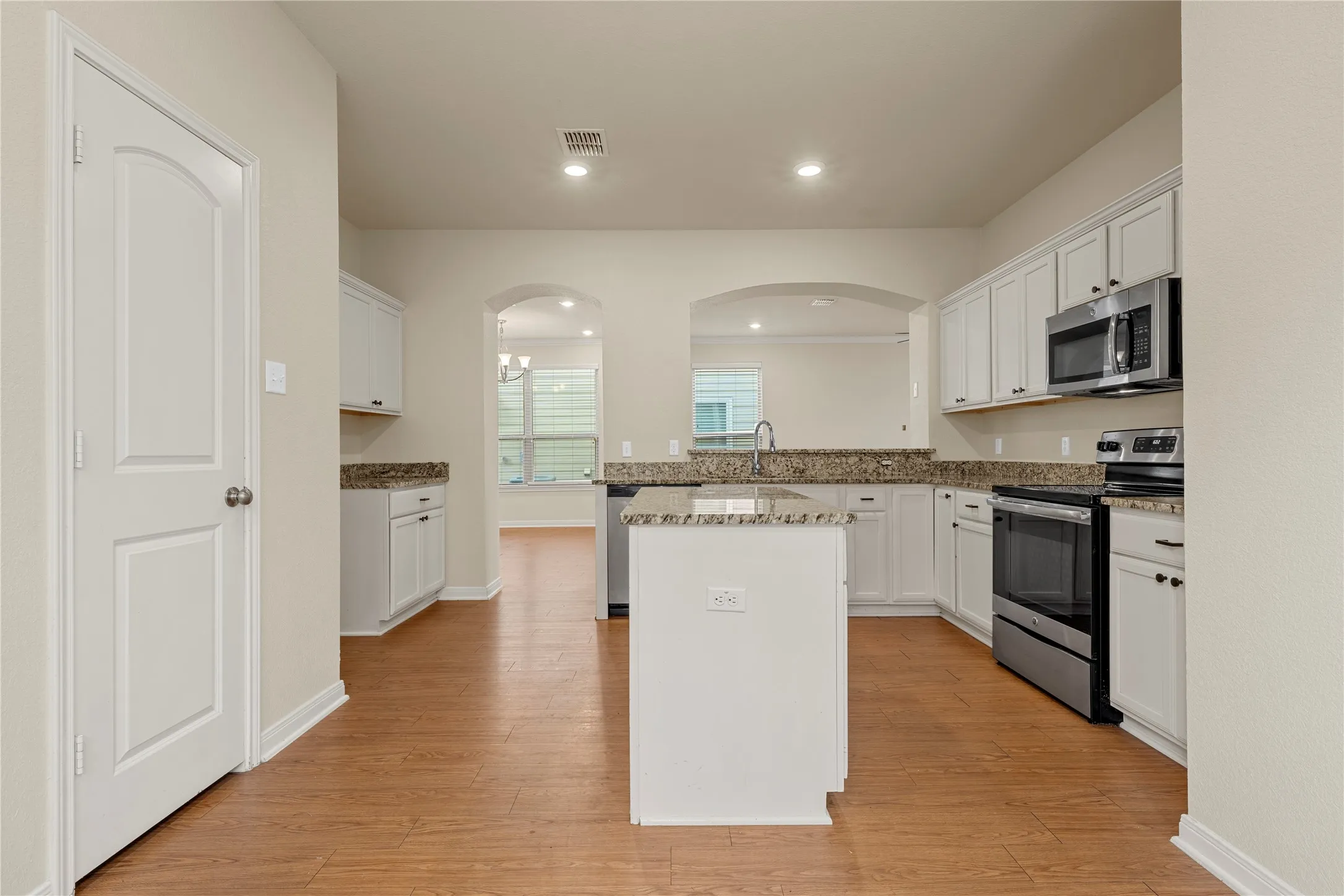 Single Family Residence For Sale in Mc Lennan County , 10249 Biltmore Drive, Waco, Texas 76708, 5 Bedroom, 4 Bathroom, 2 Garage spaces, 2,485 Sqft, built in 2017, mls#21301387, Real Estate Agent in Waco, Homes For Sale in Mc Lennan county, Homes For Sale in Waco, Realtor in Waco Texas, Real Estate Brokerage Independent Realty Texas, Luminita Cordes Realtor