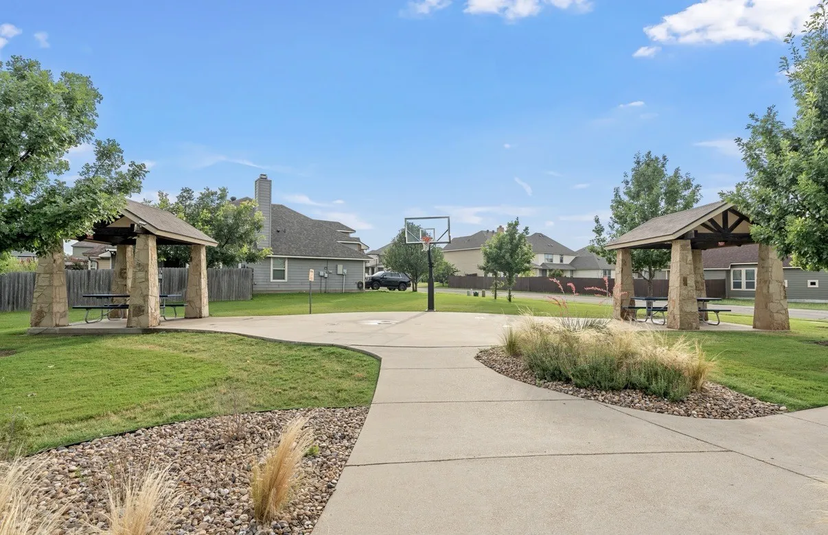 Single Family Residence For Sale in Mc Lennan County , 10249 Biltmore Drive, Waco, Texas 76708, 5 Bedroom, 4 Bathroom, 2 Garage spaces, 2,485 Sqft, built in 2017, mls#21301387, Real Estate Agent in Waco, Homes For Sale in Mc Lennan county, Homes For Sale in Waco, Realtor in Waco Texas, Real Estate Brokerage Independent Realty Texas, Luminita Cordes Realtor