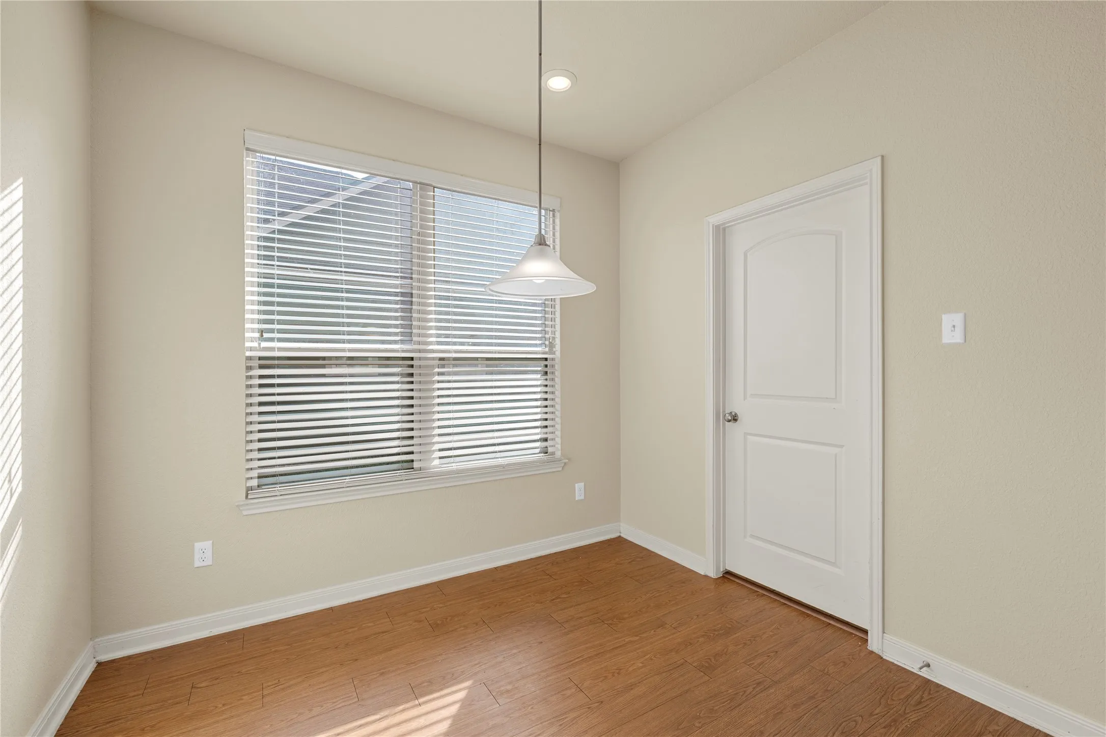 Single Family Residence For Sale in Mc Lennan County , 10249 Biltmore Drive, Waco, Texas 76708, 5 Bedroom, 4 Bathroom, 2 Garage spaces, 2,485 Sqft, built in 2017, mls#21301387, Real Estate Agent in Waco, Homes For Sale in Mc Lennan county, Homes For Sale in Waco, Realtor in Waco Texas, Real Estate Brokerage Independent Realty Texas, Luminita Cordes Realtor
