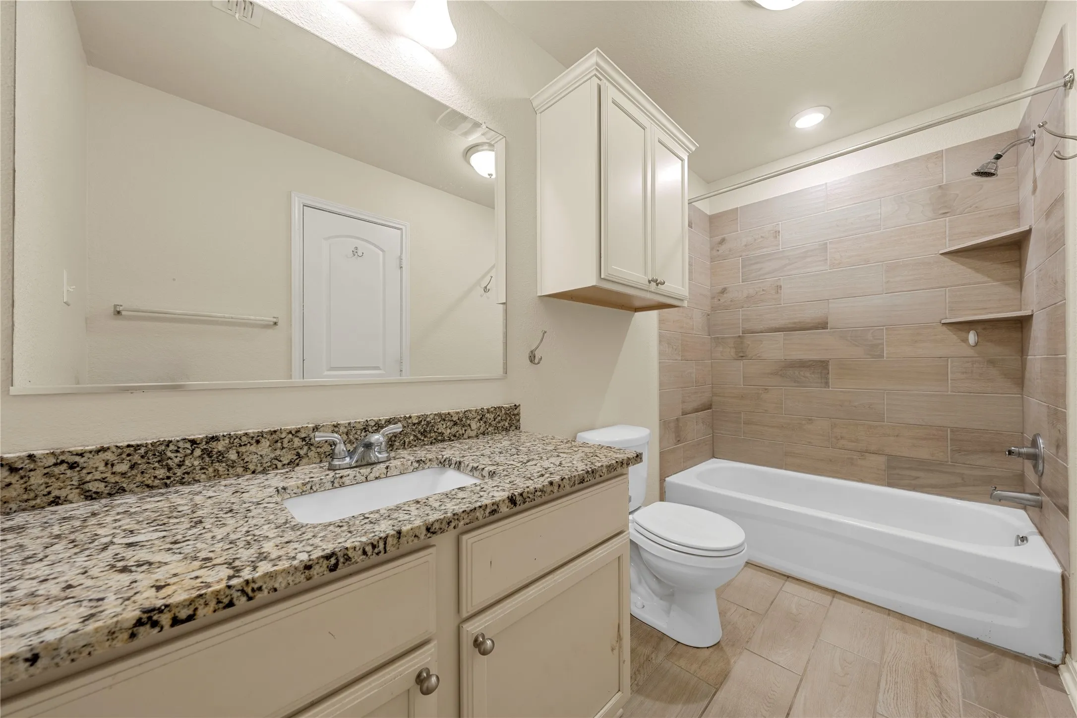 Single Family Residence For Sale in Mc Lennan County , 10249 Biltmore Drive, Waco, Texas 76708, 5 Bedroom, 4 Bathroom, 2 Garage spaces, 2,485 Sqft, built in 2017, mls#21301387, Real Estate Agent in Waco, Homes For Sale in Mc Lennan county, Homes For Sale in Waco, Realtor in Waco Texas, Real Estate Brokerage Independent Realty Texas, Luminita Cordes Realtor