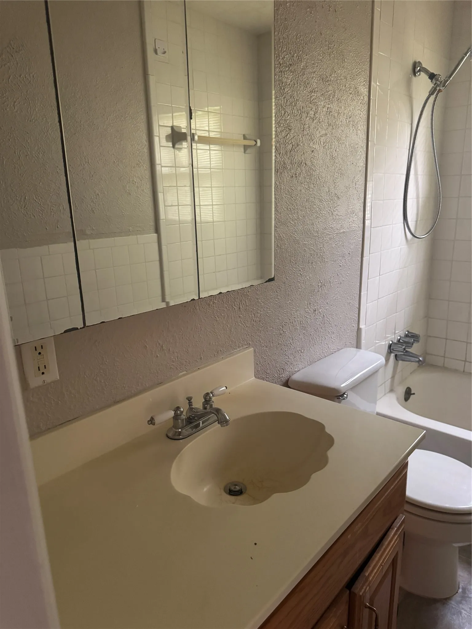Single Family Residence For Sale in Hunt County , 6006 Sayle Street, Greenville, Texas 75402, 3 Bedroom, 1 Bathroom, 1 Garage spaces, 1,127 Sqft, built in 1958, mls#21302110, Real Estate Agent in Greenville, Homes For Sale in Hunt county, Homes For Sale in Greenville, Realtor in Greenville Texas, Real Estate Brokerage Independent Realty Texas, Luminita Cordes Realtor