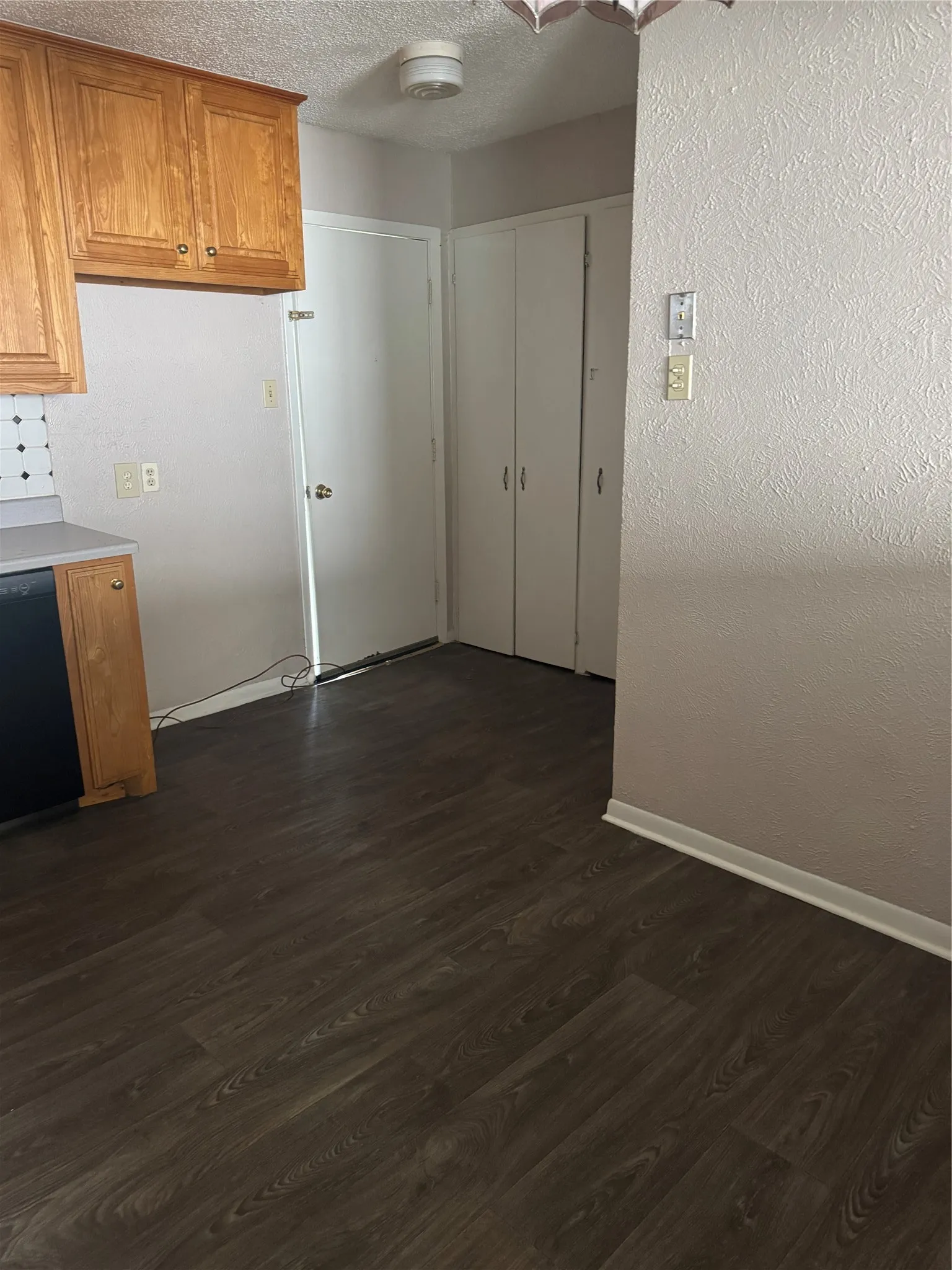 Single Family Residence For Sale in Hunt County , 6006 Sayle Street, Greenville, Texas 75402, 3 Bedroom, 1 Bathroom, 1 Garage spaces, 1,127 Sqft, built in 1958, mls#21302110, Real Estate Agent in Greenville, Homes For Sale in Hunt county, Homes For Sale in Greenville, Realtor in Greenville Texas, Real Estate Brokerage Independent Realty Texas, Luminita Cordes Realtor