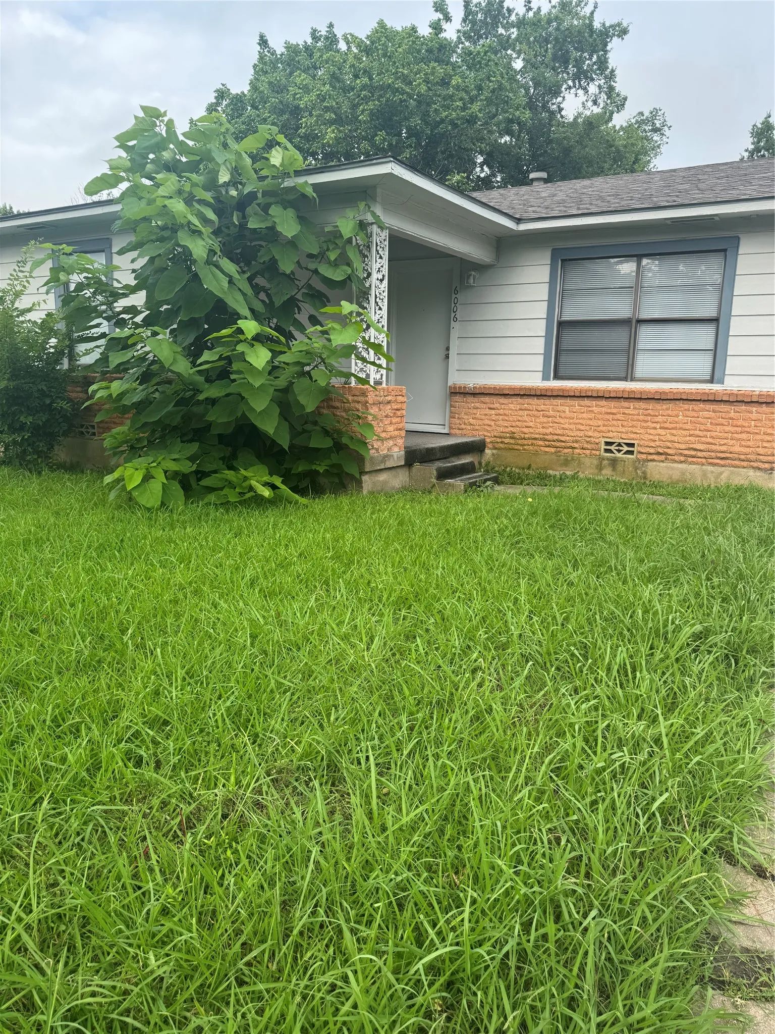 Single Family Residence For Sale in Hunt County , 6006 Sayle Street, Greenville, Texas 75402, 3 Bedroom, 1 Bathroom, 1 Garage spaces, 1,127 Sqft, built in 1958, mls#21302110, Real Estate Agent in Greenville, Homes For Sale in Hunt county, Homes For Sale in Greenville, Realtor in Greenville Texas, Real Estate Brokerage Independent Realty Texas, Luminita Cordes Realtor