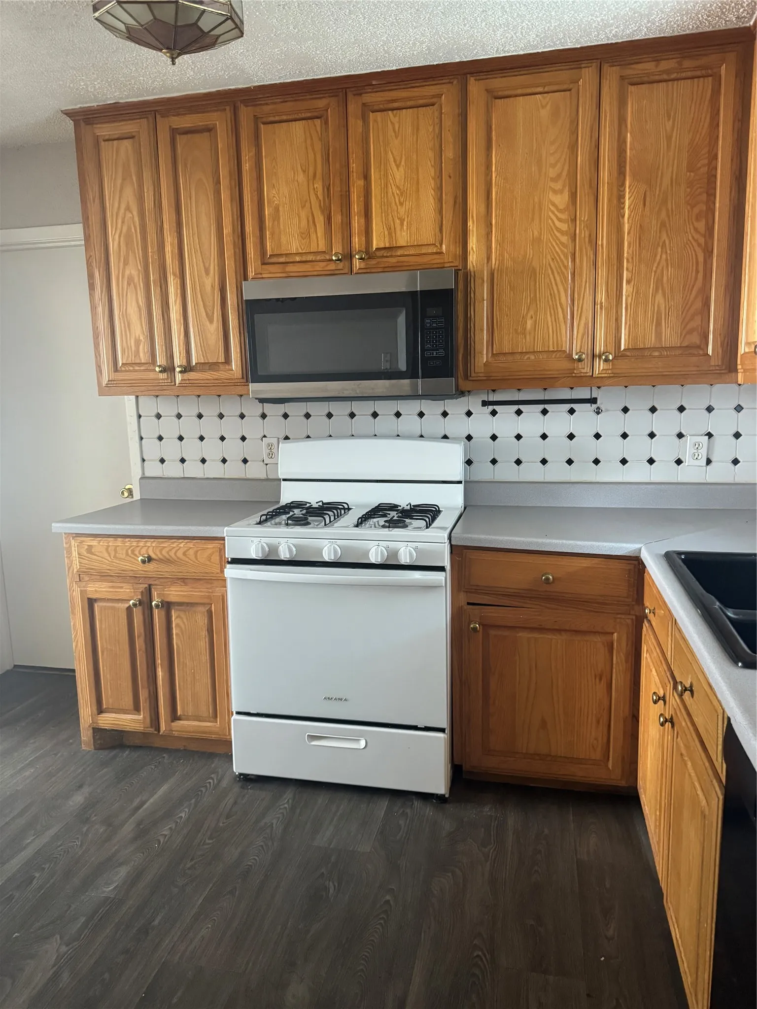 Single Family Residence For Sale in Hunt County , 6006 Sayle Street, Greenville, Texas 75402, 3 Bedroom, 1 Bathroom, 1 Garage spaces, 1,127 Sqft, built in 1958, mls#21302110, Real Estate Agent in Greenville, Homes For Sale in Hunt county, Homes For Sale in Greenville, Realtor in Greenville Texas, Real Estate Brokerage Independent Realty Texas, Luminita Cordes Realtor