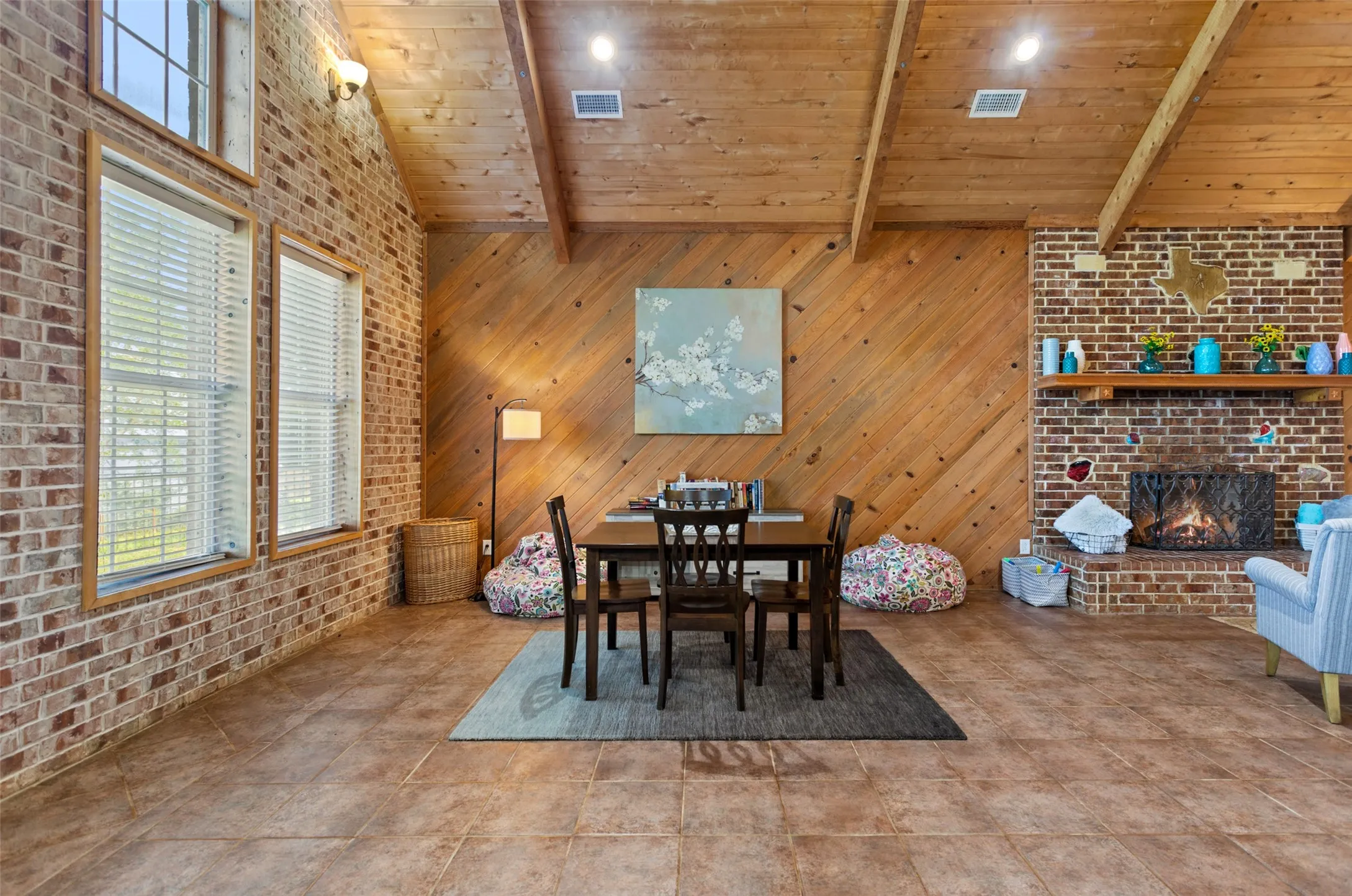 Single Family Residence For Sale in Henderson County , 1193 Dogwood Drive, Chandler, Texas 75758, 3 Bedroom, 1 Bathroom, Garage spaces, 3,283 Sqft, built in 2008, mls#21301014, Real Estate Agent in Chandler, Homes For Sale in Henderson county, Homes For Sale in Chandler, Realtor in Chandler Texas, Real Estate Brokerage Independent Realty Texas, Luminita Cordes Realtor