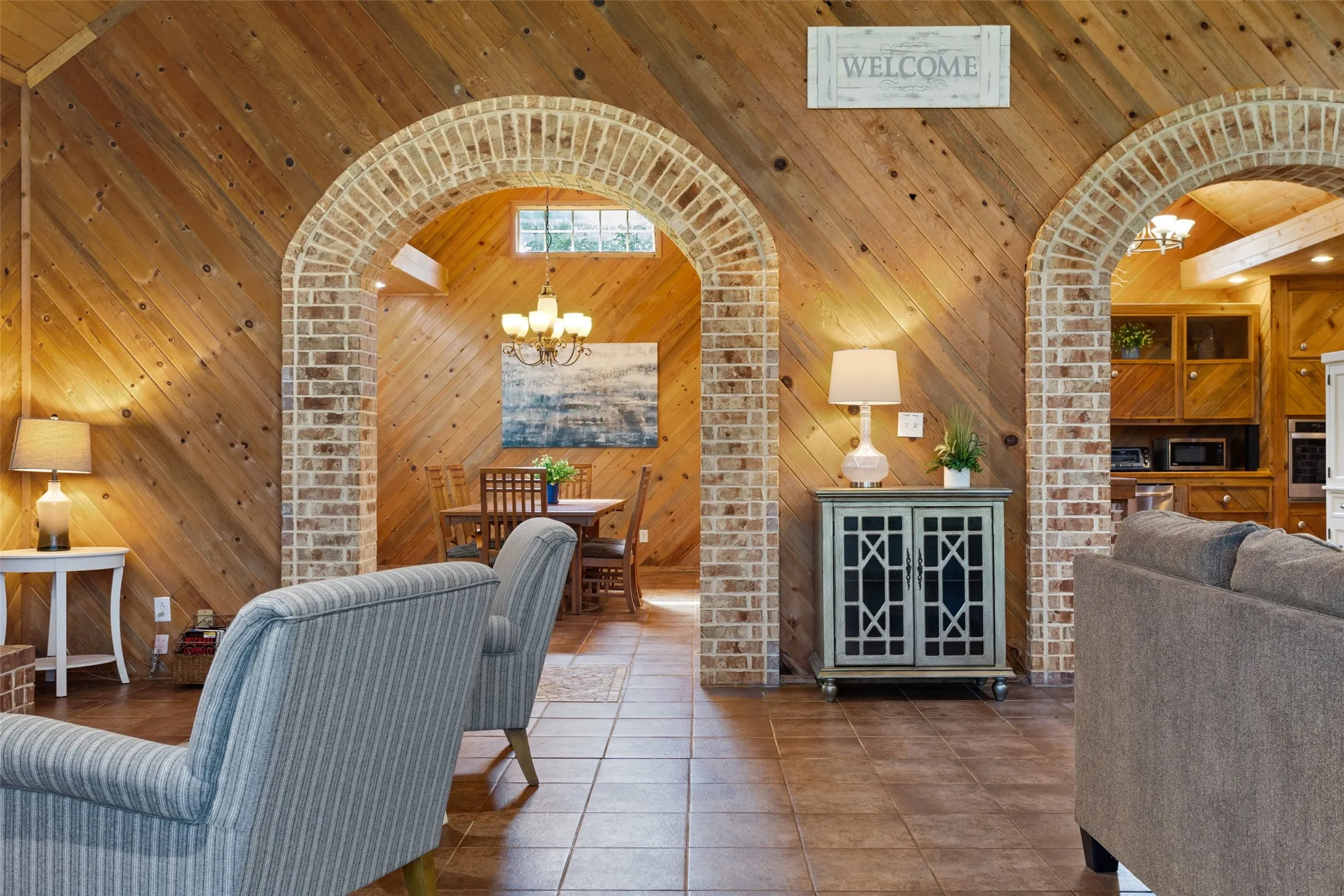 Single Family Residence For Sale in Henderson County , 1193 Dogwood Drive, Chandler, Texas 75758, 3 Bedroom, 1 Bathroom, Garage spaces, 3,283 Sqft, built in 2008, mls#21301014, Real Estate Agent in Chandler, Homes For Sale in Henderson county, Homes For Sale in Chandler, Realtor in Chandler Texas, Real Estate Brokerage Independent Realty Texas, Luminita Cordes Realtor