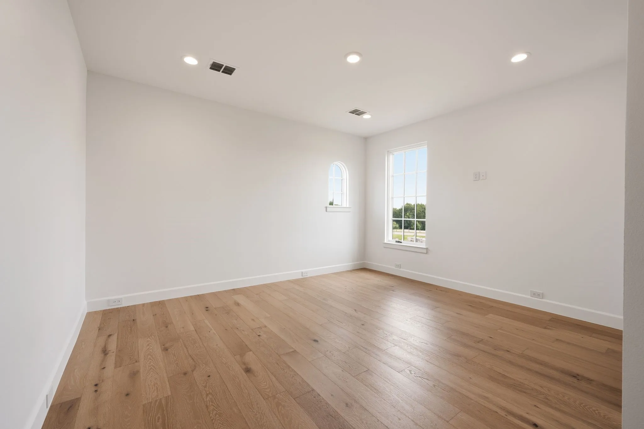 Single Family Residence For Sale in Tarrant County , 2913 Lakeside Village Boulevard, Flower Mound, Texas 75022, 4 Bedroom, 5 Bathroom, 2 Garage spaces, 3,447 Sqft, built in 2024, mls#21269760, Real Estate Agent in Flower Mound, Homes For Sale in Tarrant county, Homes For Sale in Flower Mound, Realtor in Flower Mound Texas, Real Estate Brokerage Independent Realty Texas, Luminita Cordes Realtor