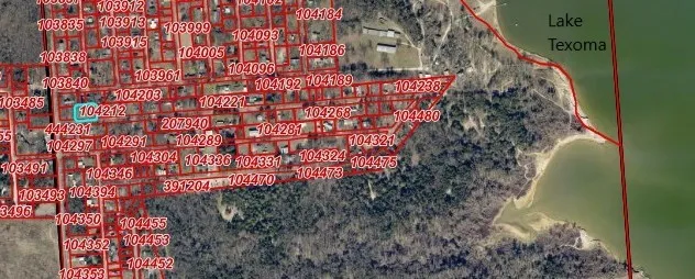 proximity of property to Lake Texoma highlighted in blue.