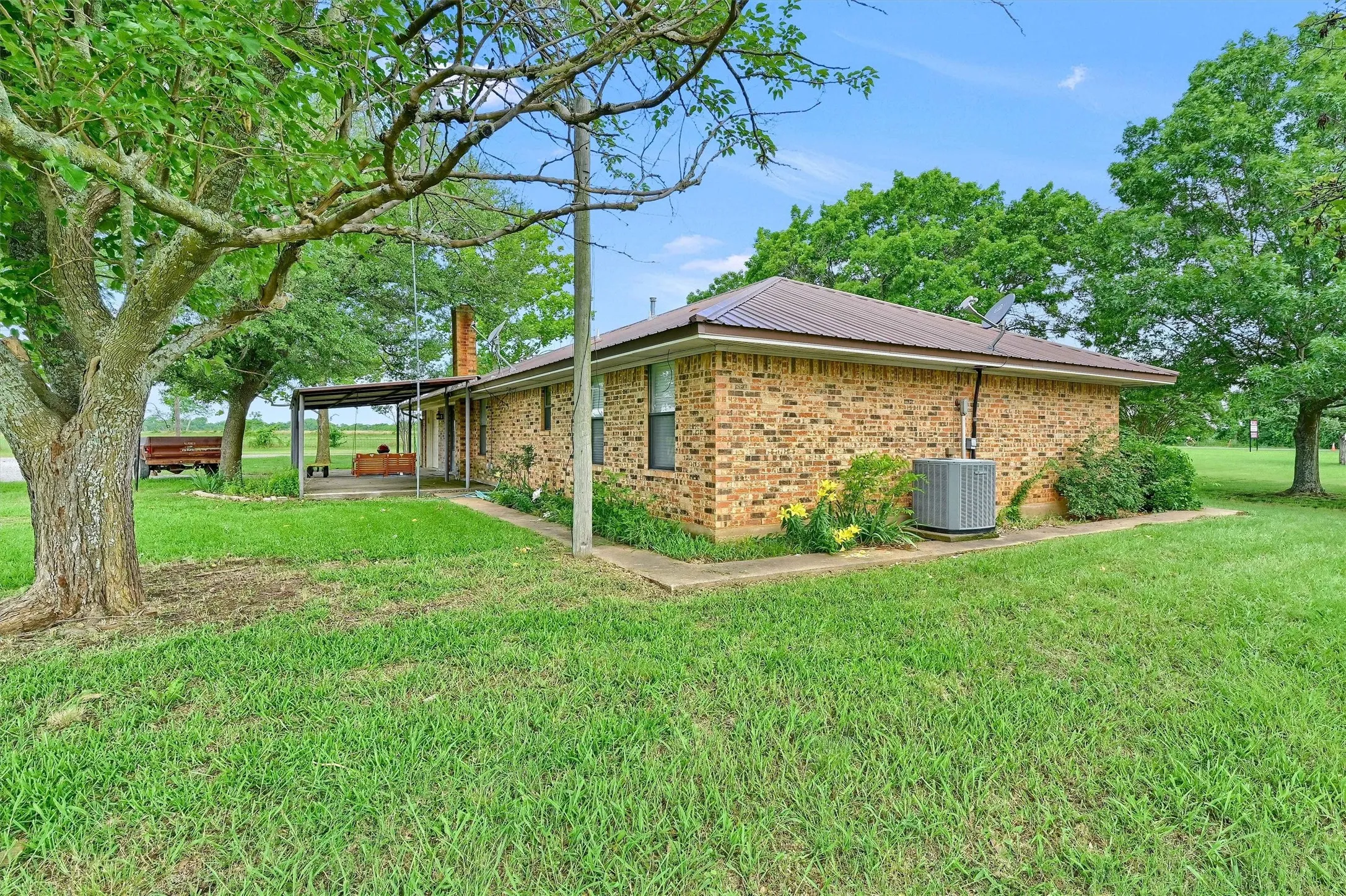Single Family Residence For Sale in Grayson County , 1730 Mackey Road, Gunter, Texas 75459, 3 Bedroom, 2 Bathroom, 2 Garage spaces, 1,671 Sqft, built in 1985, mls#21303455, Real Estate Agent in Gunter, Homes For Sale in Grayson county, Homes For Sale in Gunter, Realtor in Gunter Texas, Real Estate Brokerage Independent Realty Texas, Luminita Cordes Realtor