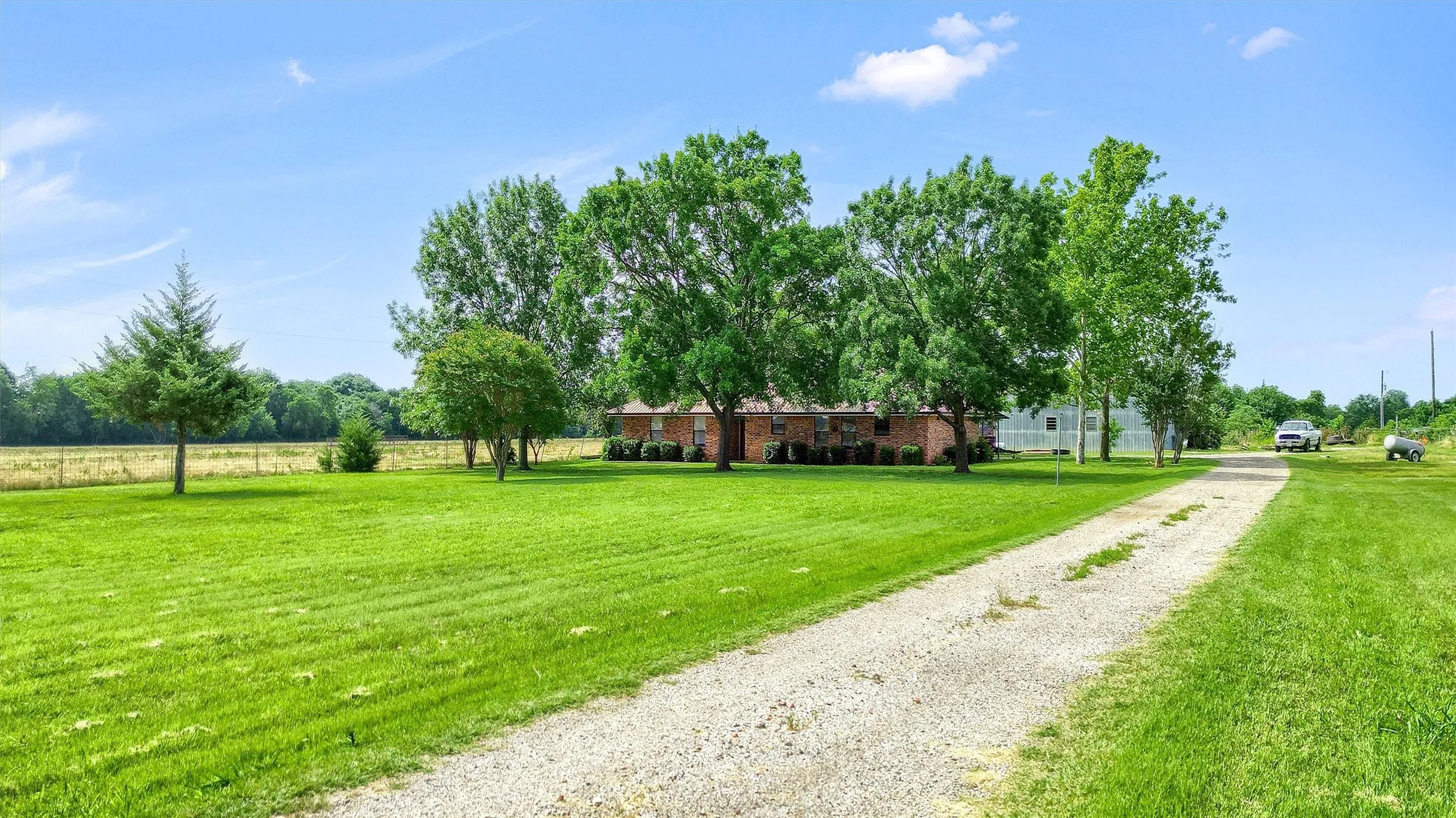 Single Family Residence For Sale in Grayson County , 1730 Mackey Road, Gunter, Texas 75459, 3 Bedroom, 2 Bathroom, 2 Garage spaces, 1,671 Sqft, built in 1985, mls#21303455, Real Estate Agent in Gunter, Homes For Sale in Grayson county, Homes For Sale in Gunter, Realtor in Gunter Texas, Real Estate Brokerage Independent Realty Texas, Luminita Cordes Realtor