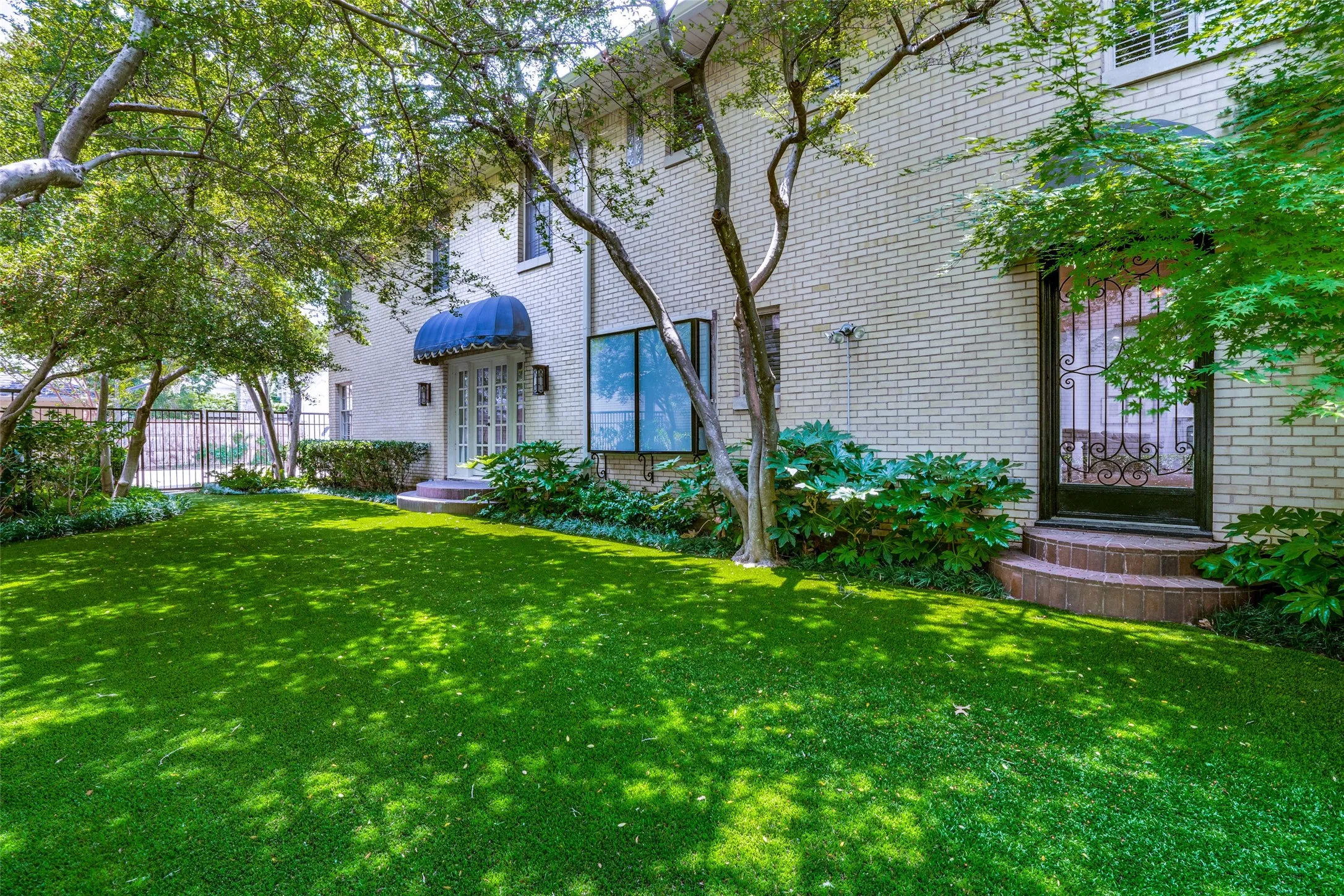 Duplex For Rent in Dallas County , 4309 University Boulevard, University Park, Texas 75205, 3 Bedroom, 3 Bathroom, Garage spaces, 3,155 Sqft, built in 1951, mls#21300874, Real Estate Agent in University Park, Homes For Rent in Dallas county, Homes For Rent in University Park, Realtor in University Park Texas, Real Estate Brokerage Independent Realty Texas, Luminita Cordes Realtor