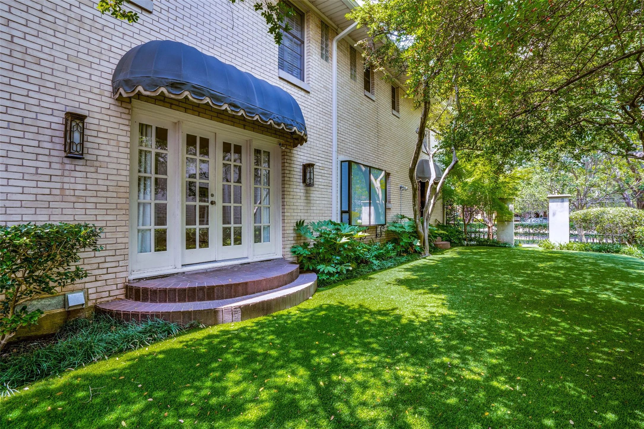 Duplex For Rent in Dallas County , 4309 University Boulevard, University Park, Texas 75205, 3 Bedroom, 3 Bathroom, Garage spaces, 3,155 Sqft, built in 1951, mls#21300874, Real Estate Agent in University Park, Homes For Rent in Dallas county, Homes For Rent in University Park, Realtor in University Park Texas, Real Estate Brokerage Independent Realty Texas, Luminita Cordes Realtor