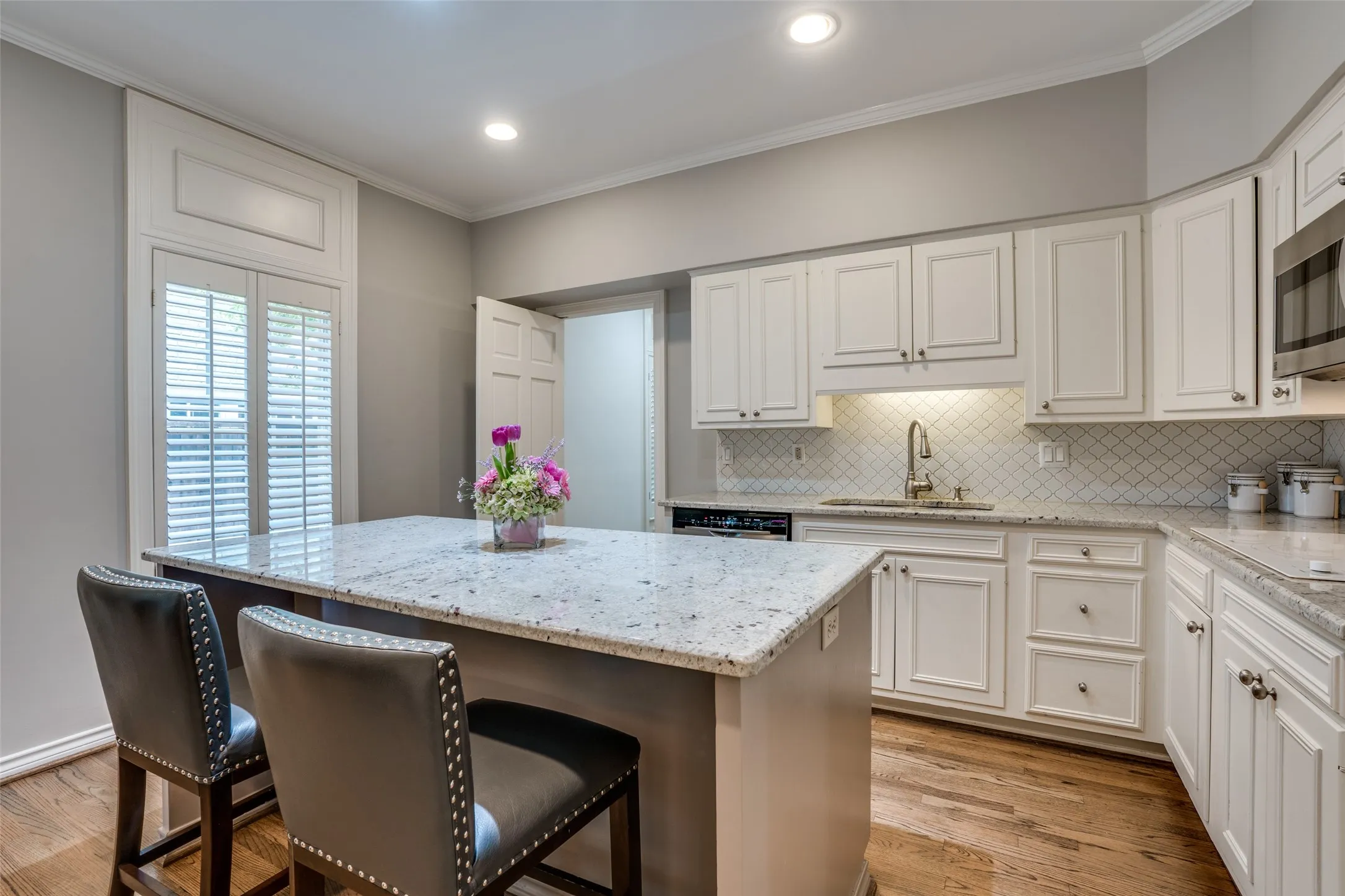 Duplex For Rent in Dallas County , 4309 University Boulevard, University Park, Texas 75205, 3 Bedroom, 3 Bathroom, Garage spaces, 3,155 Sqft, built in 1951, mls#21300874, Real Estate Agent in University Park, Homes For Rent in Dallas county, Homes For Rent in University Park, Realtor in University Park Texas, Real Estate Brokerage Independent Realty Texas, Luminita Cordes Realtor