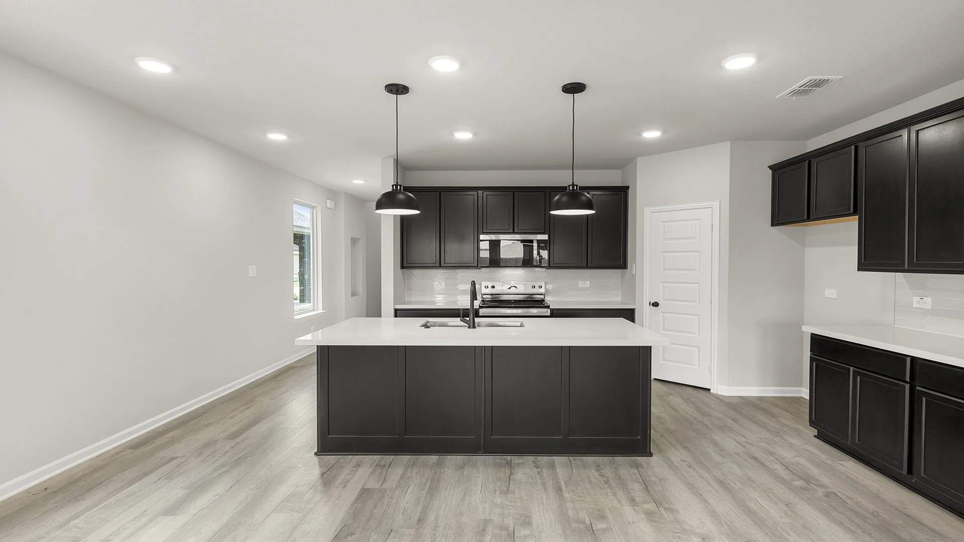 3_04. 1709 Meadow Crest - Kitchen