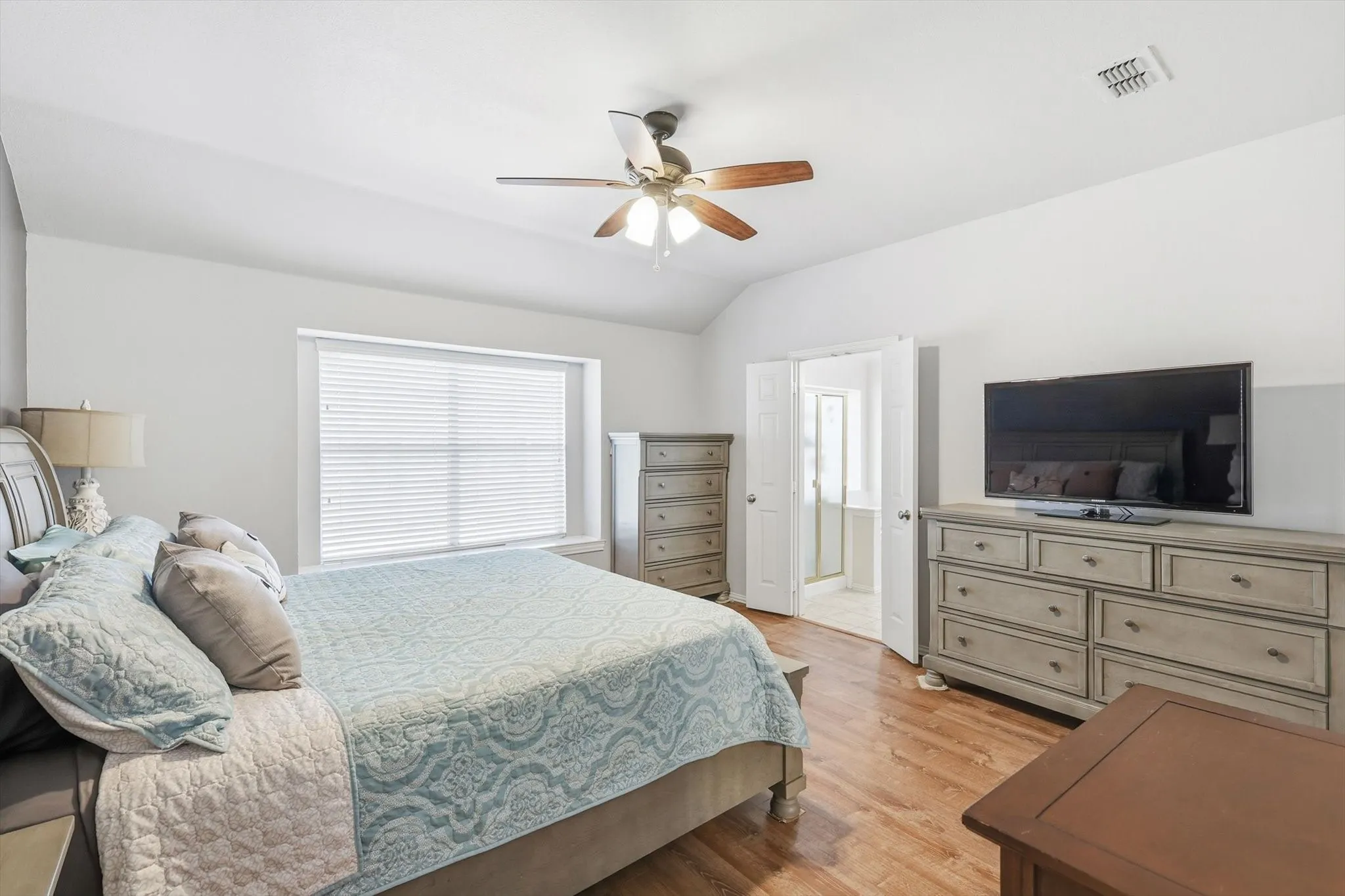 Single Family Residence For Sale in Tarrant County , 4168 Slick Rock, Fort Worth, Texas 76040, 3 Bedroom, 2 Bathroom, 2 Garage spaces, 1,918 Sqft, built in 1997, mls#21303484, Real Estate Agent in Fort Worth, Homes For Sale in Tarrant county, Homes For Sale in Fort Worth, Realtor in Fort Worth Texas, Real Estate Brokerage Independent Realty Texas, Luminita Cordes Realtor